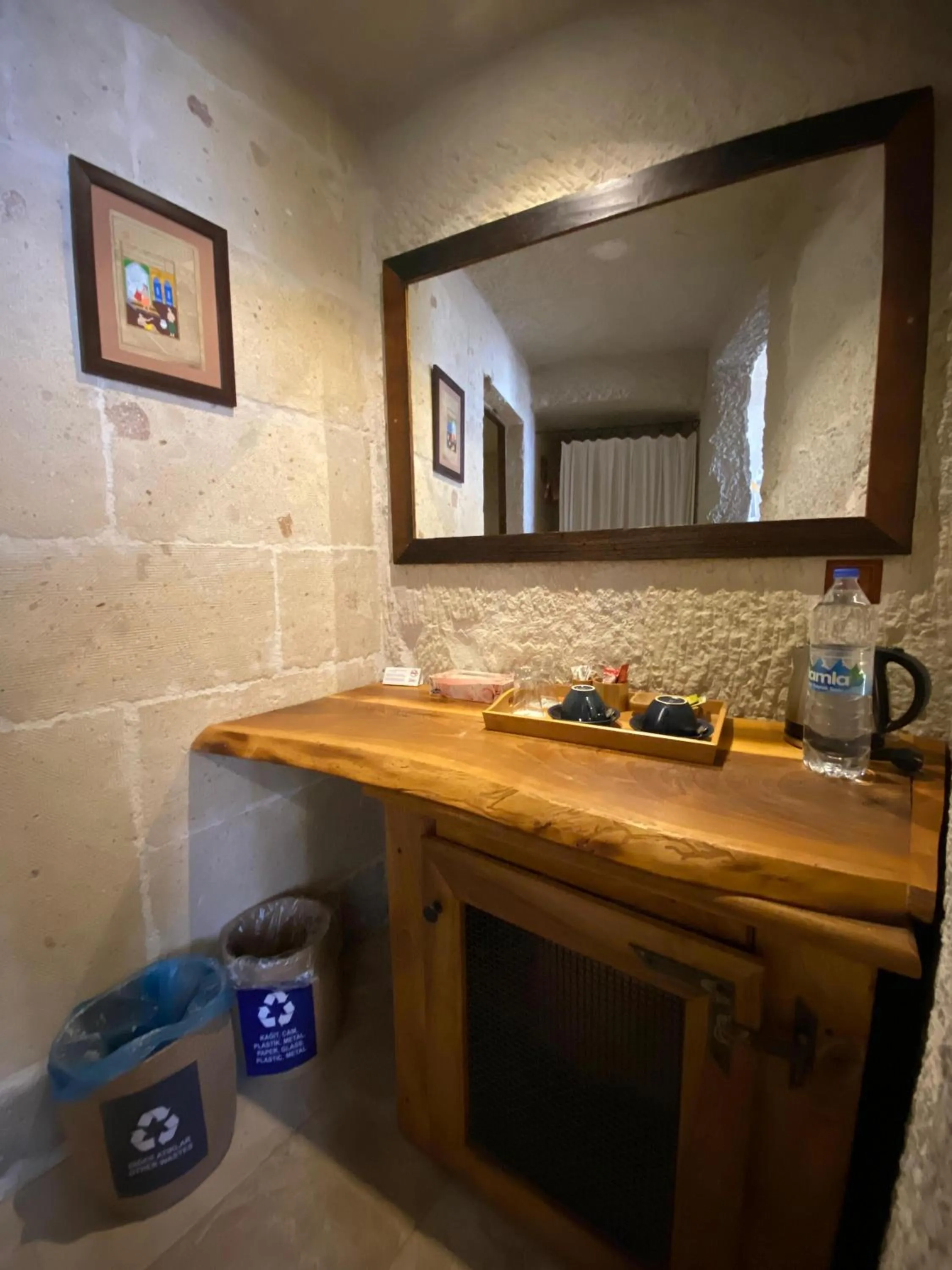 Coffee/tea facilities in Seki Cave Hotel