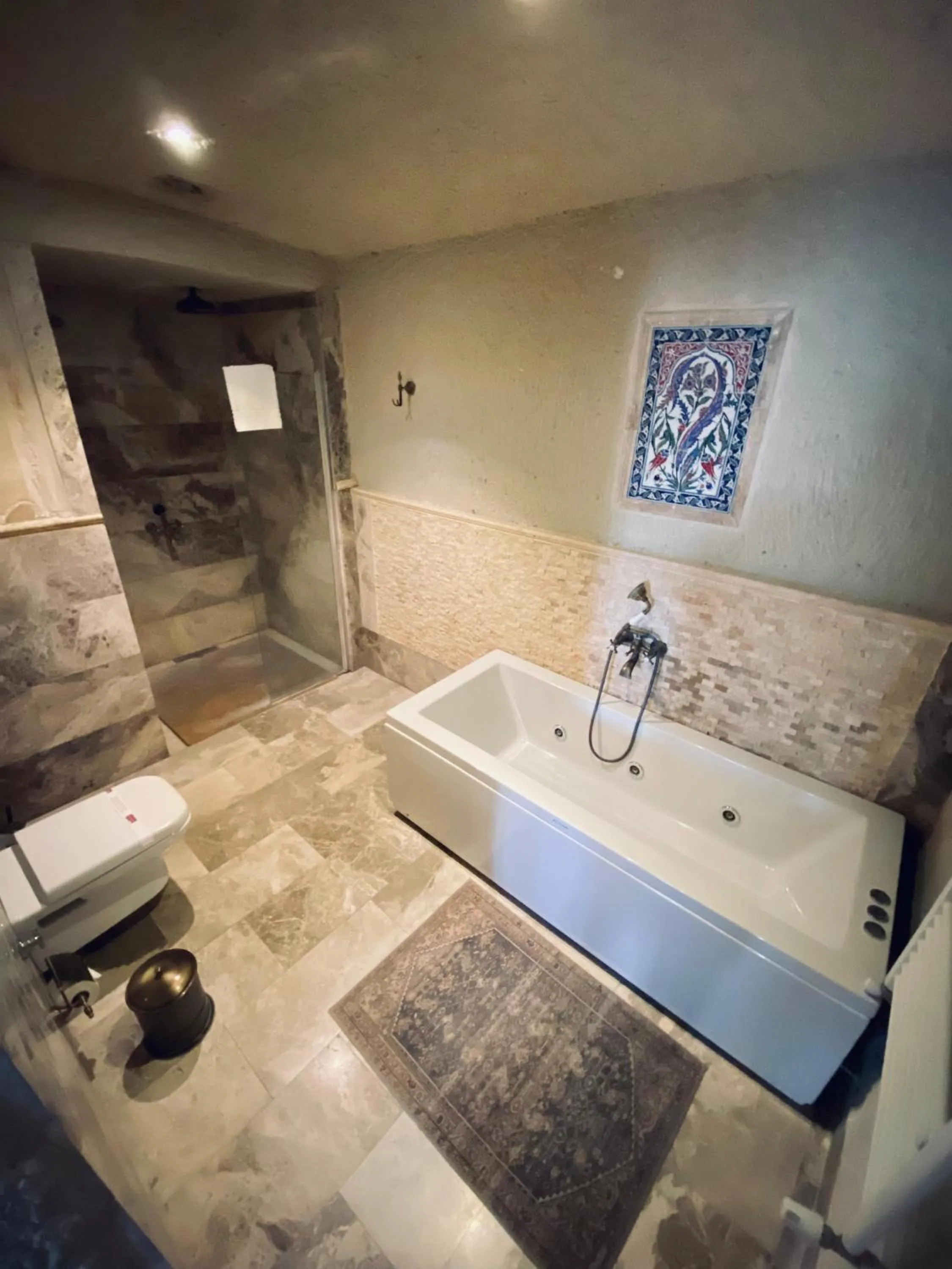 Shower in Seki Cave Hotel