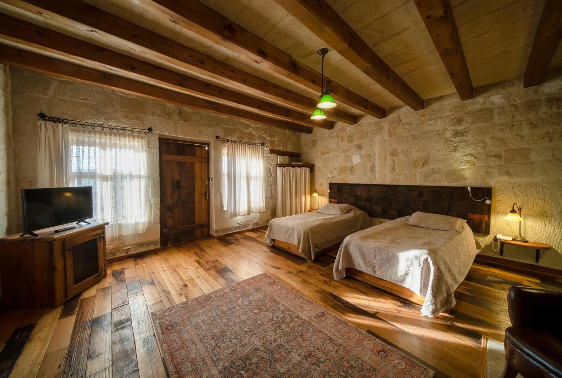 Photo of the whole room, Bed in Seki Cave Hotel