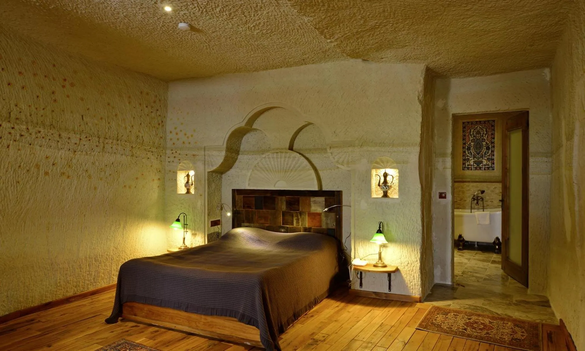 Bed in Seki Cave Hotel