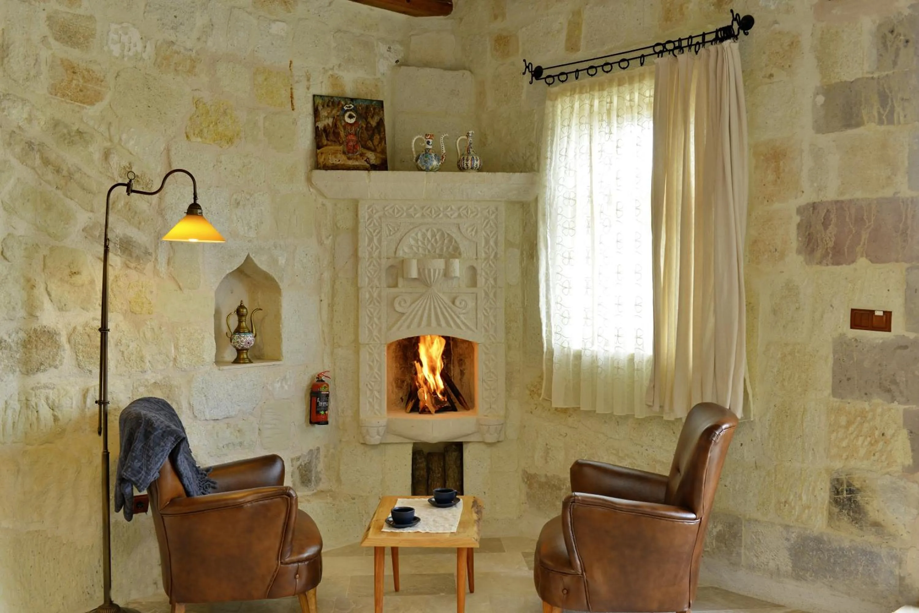 Living room in Seki Cave Hotel