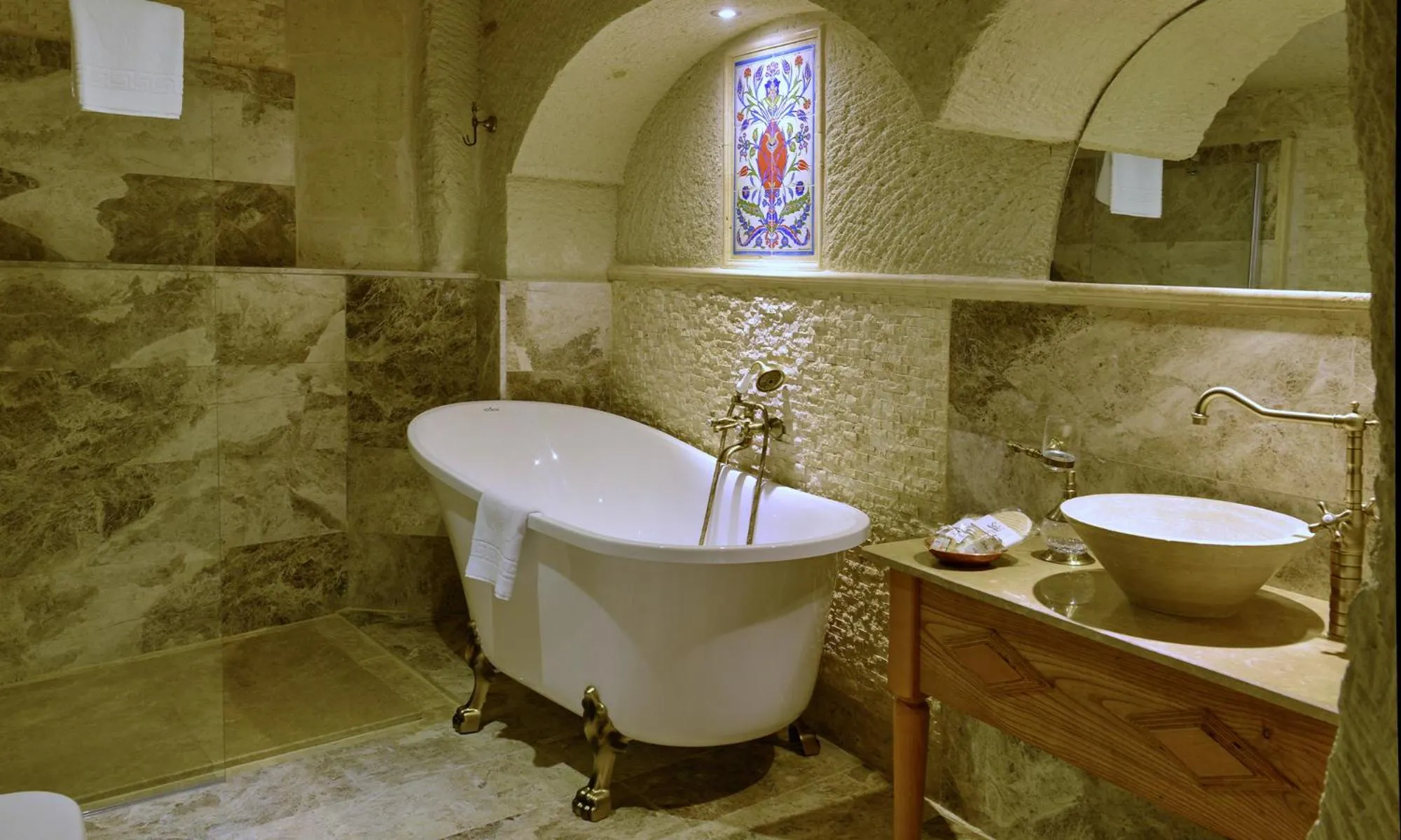 Massage in Seki Cave Hotel