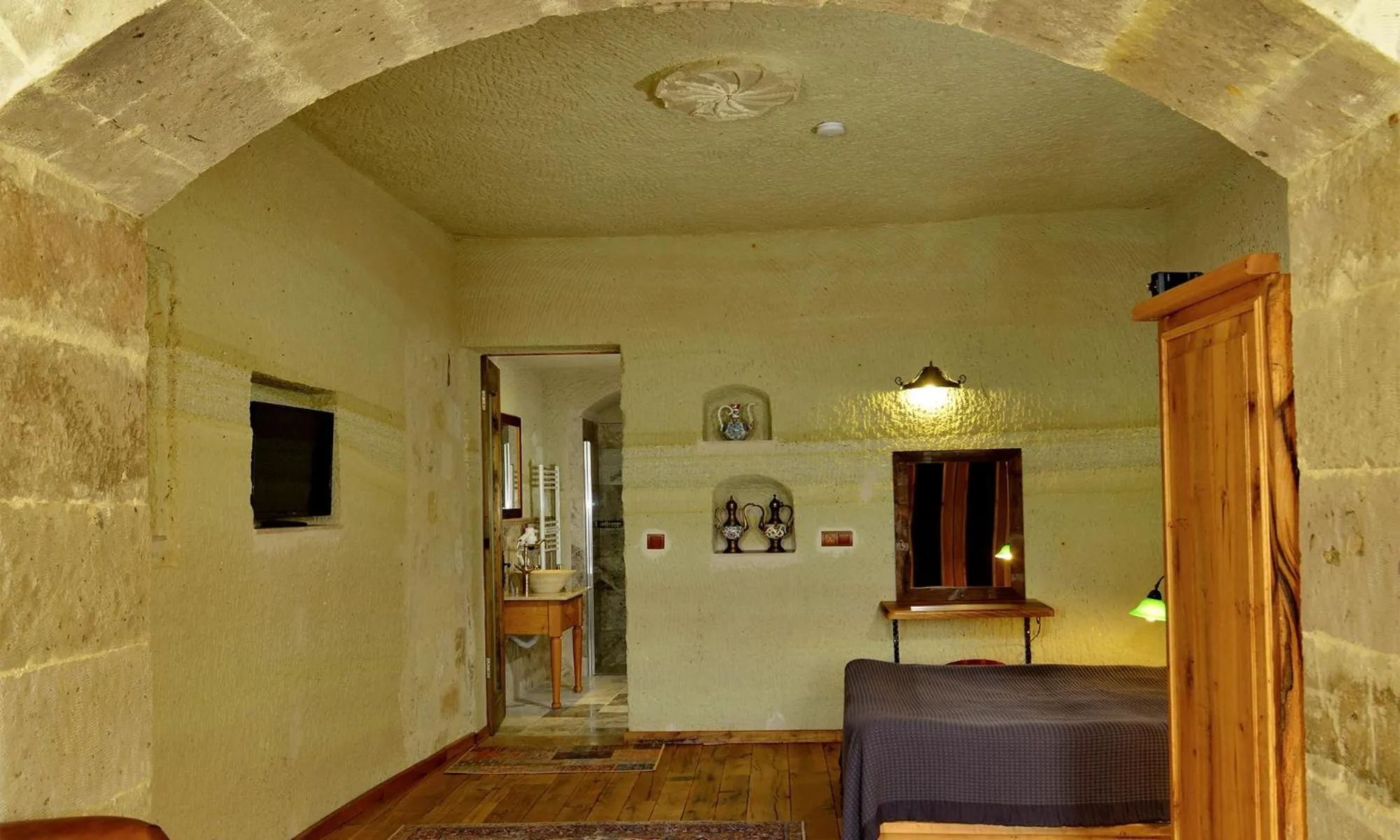 Bed in Seki Cave Hotel