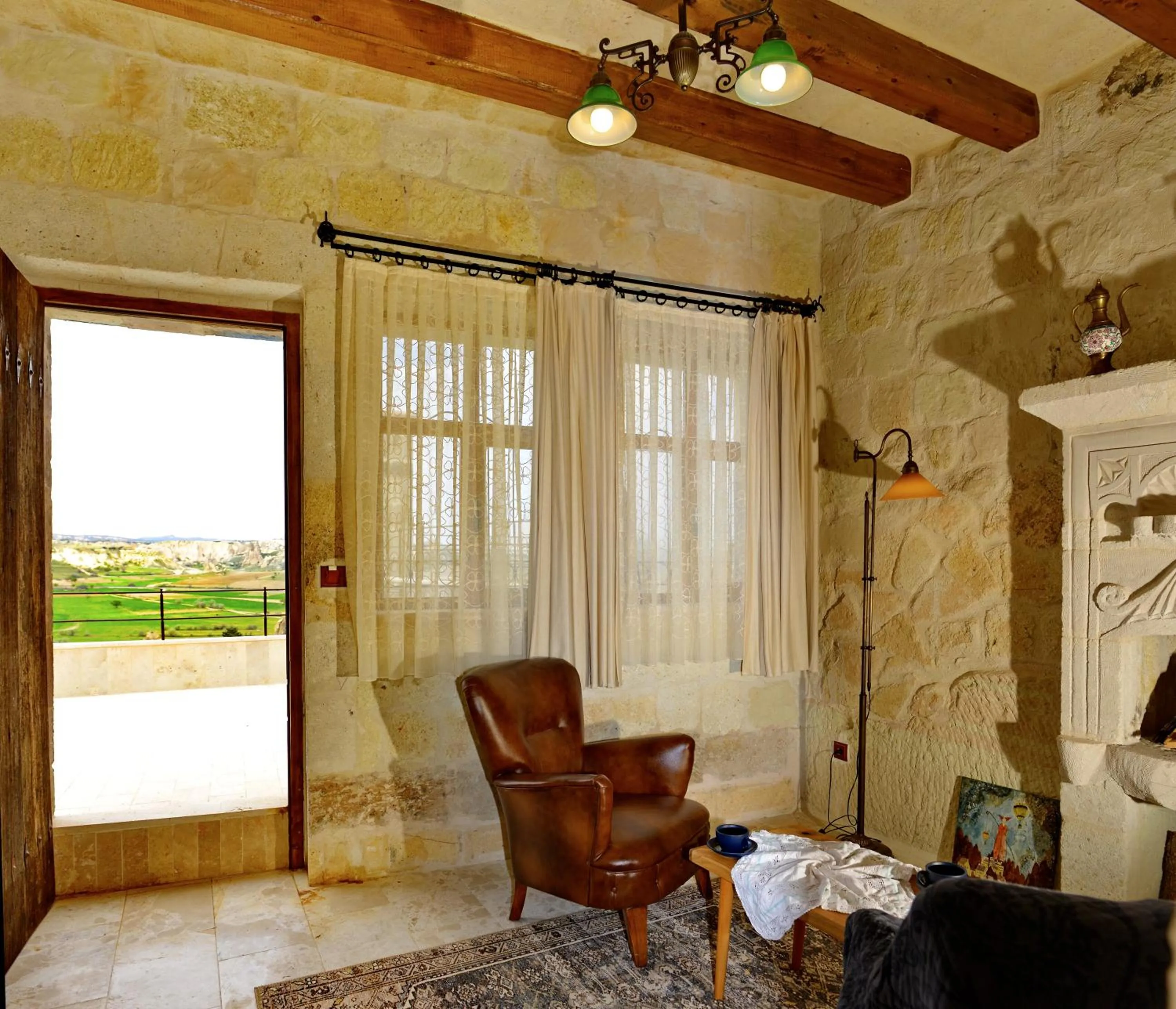 Living room in Seki Cave Hotel