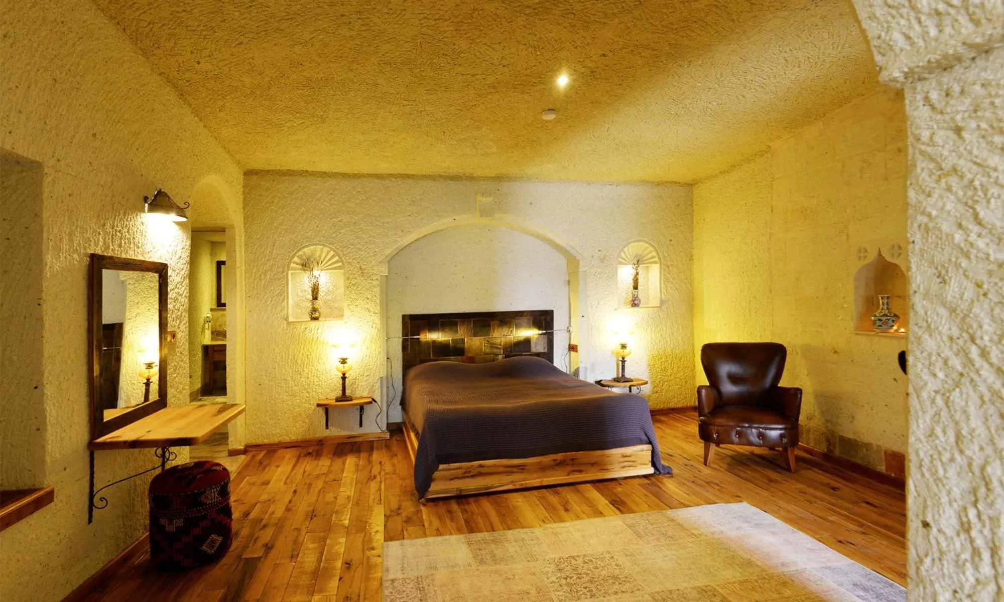 Photo of the whole room, Bed in Seki Cave Hotel