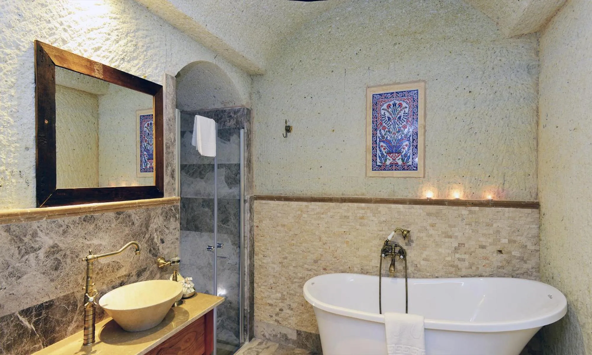 Shower in Seki Cave Hotel