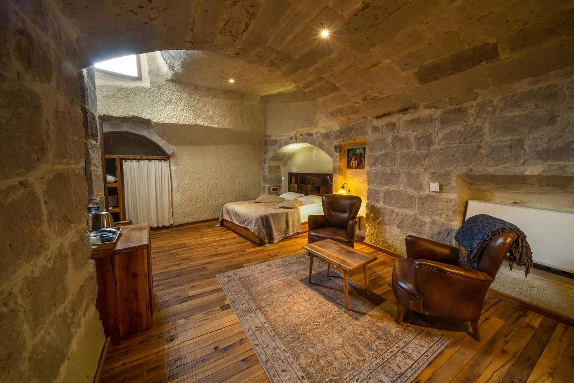 TV and multimedia in Seki Cave Hotel