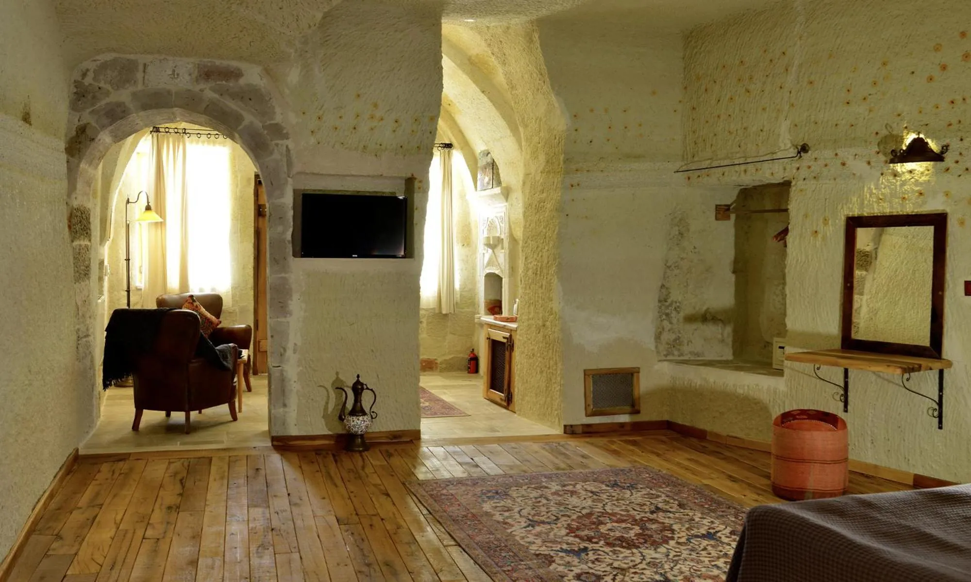 Living room in Seki Cave Hotel