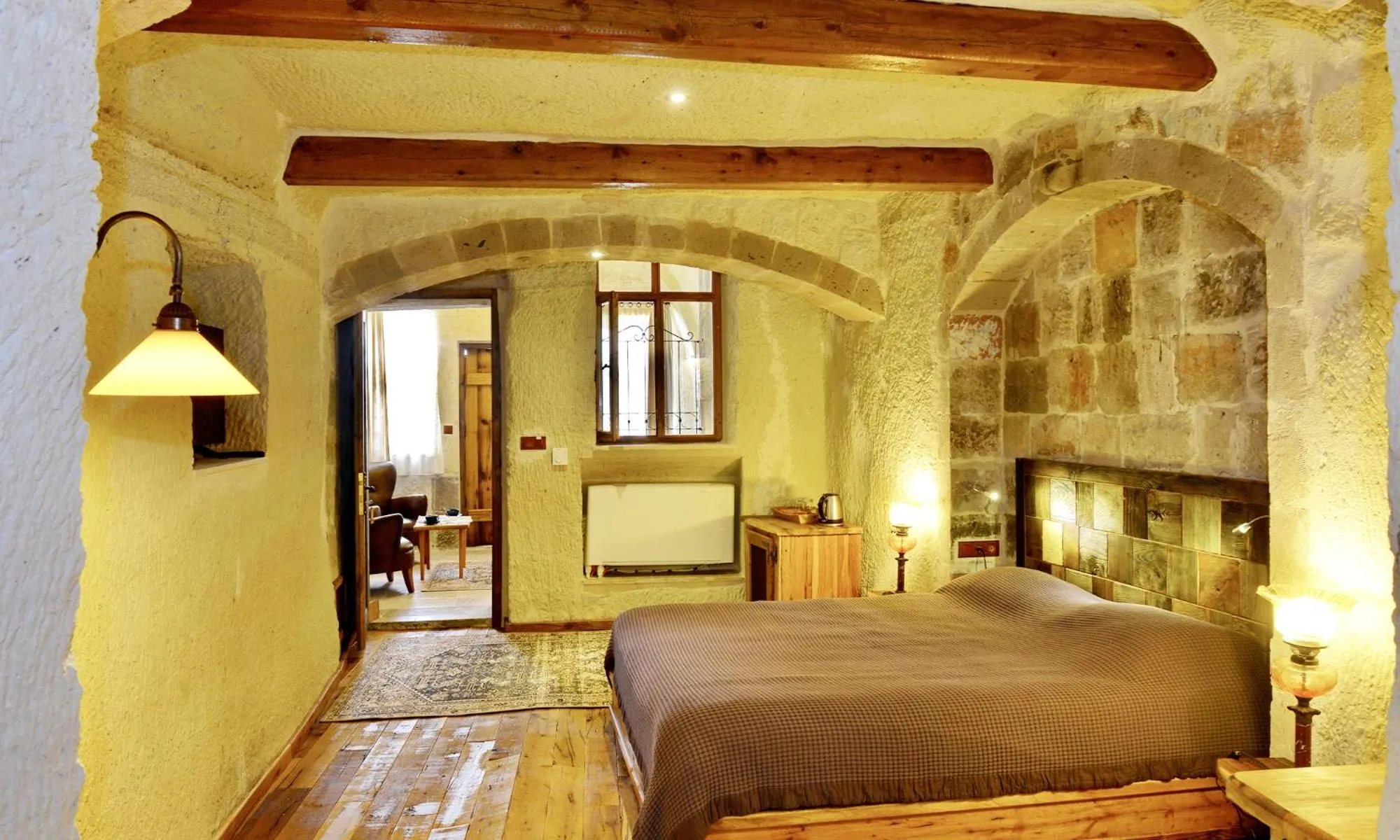 Photo of the whole room, Bed in Seki Cave Hotel