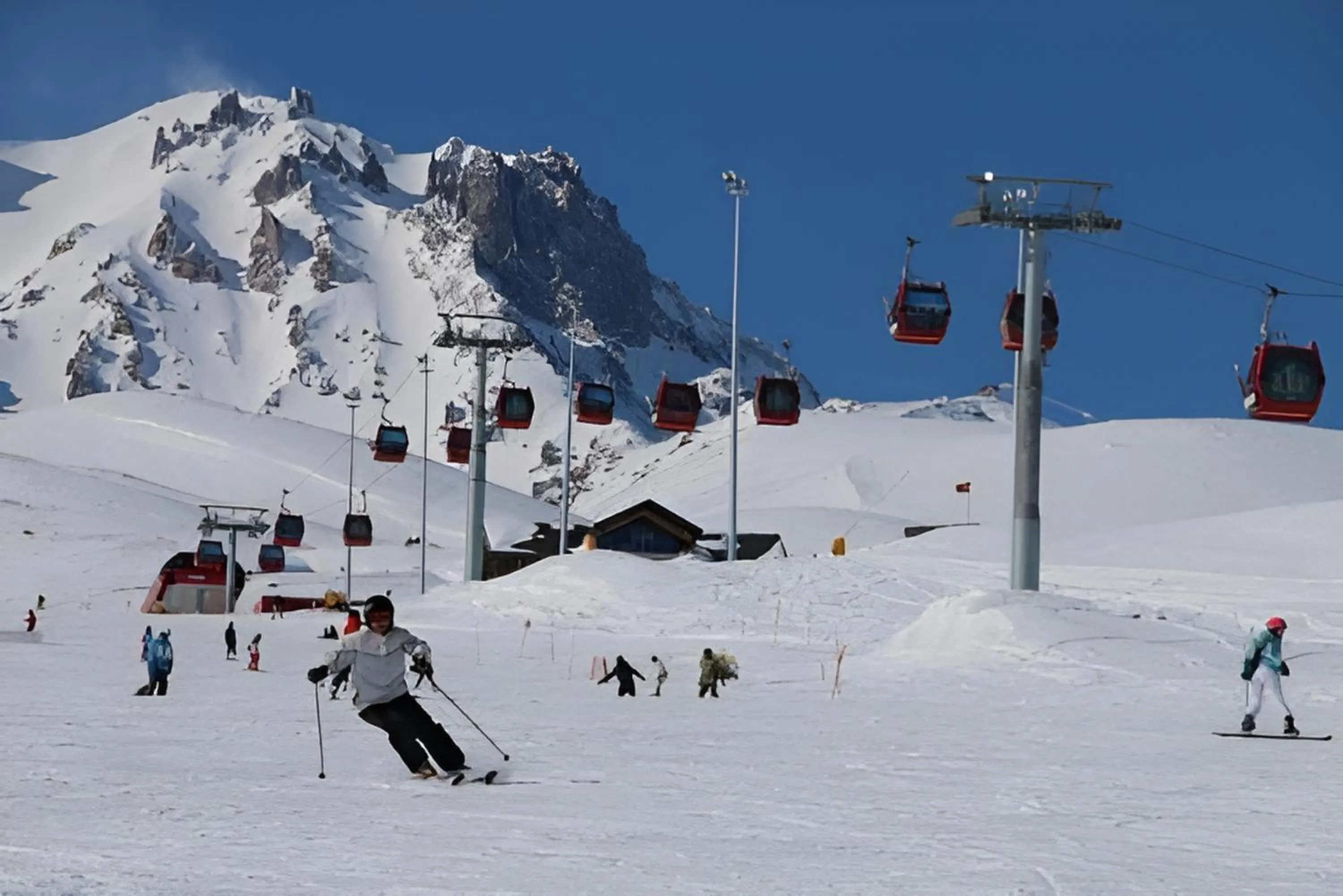 Ski School in Seki Cave Hotel