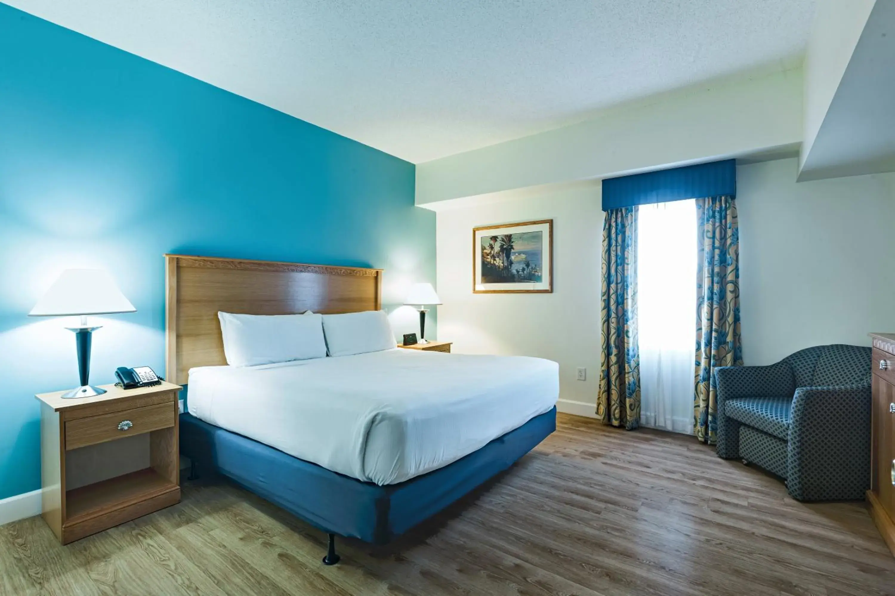 Bed in The Atrium Resort, Virginia Beach by Vacatia Bed in The Atrium Resort, Virginia Beach by Vacatia