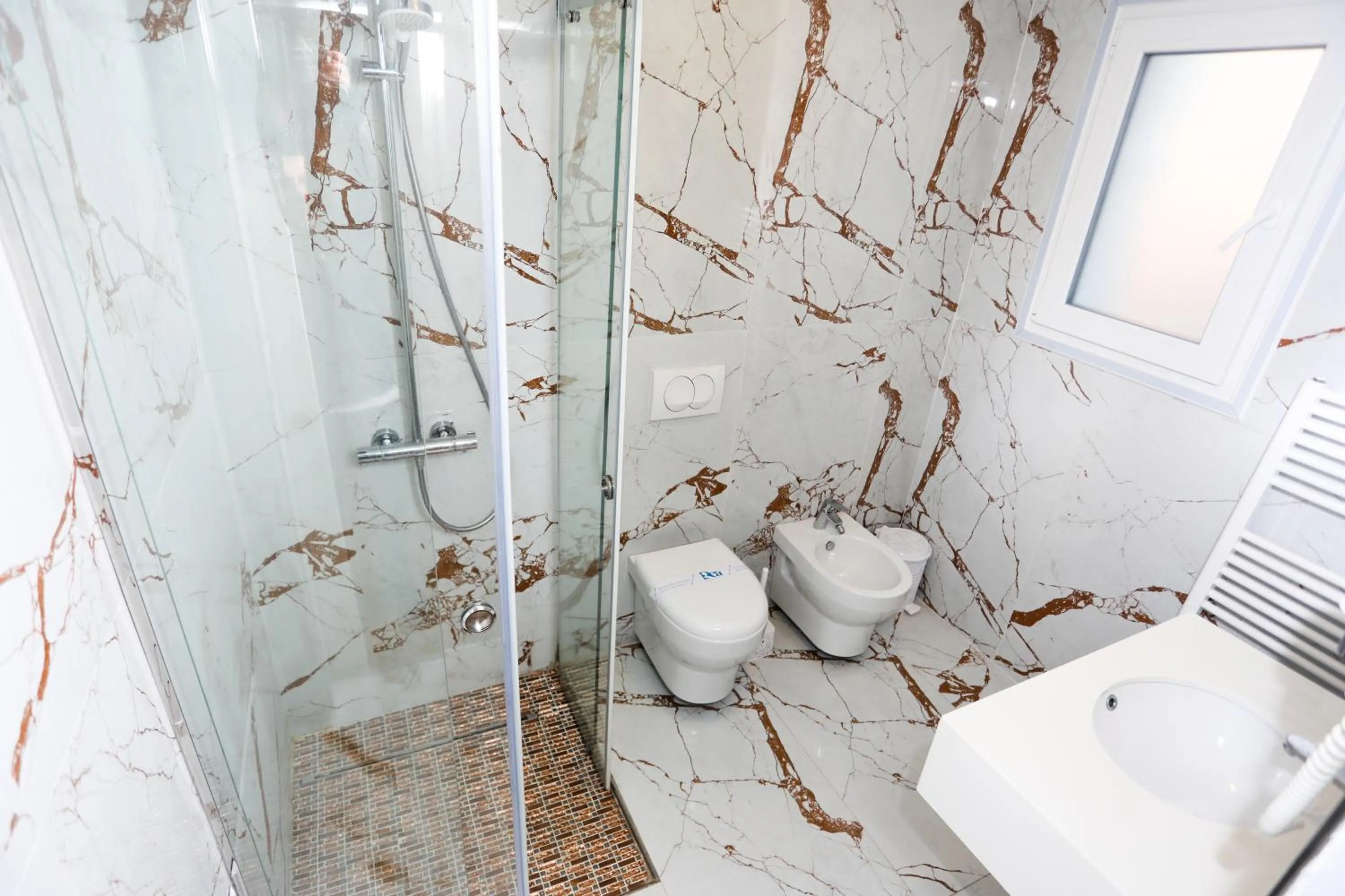 Shower in Hotel Empire Albania