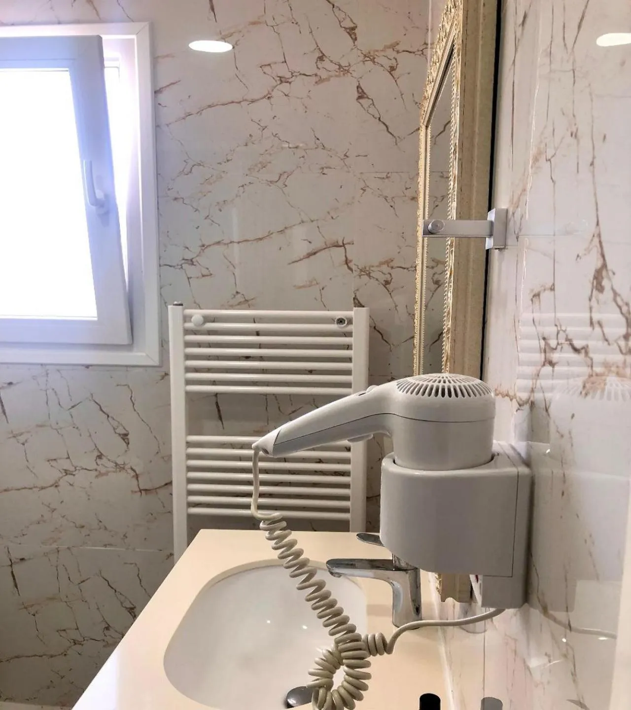 Shower in Hotel Empire Albania