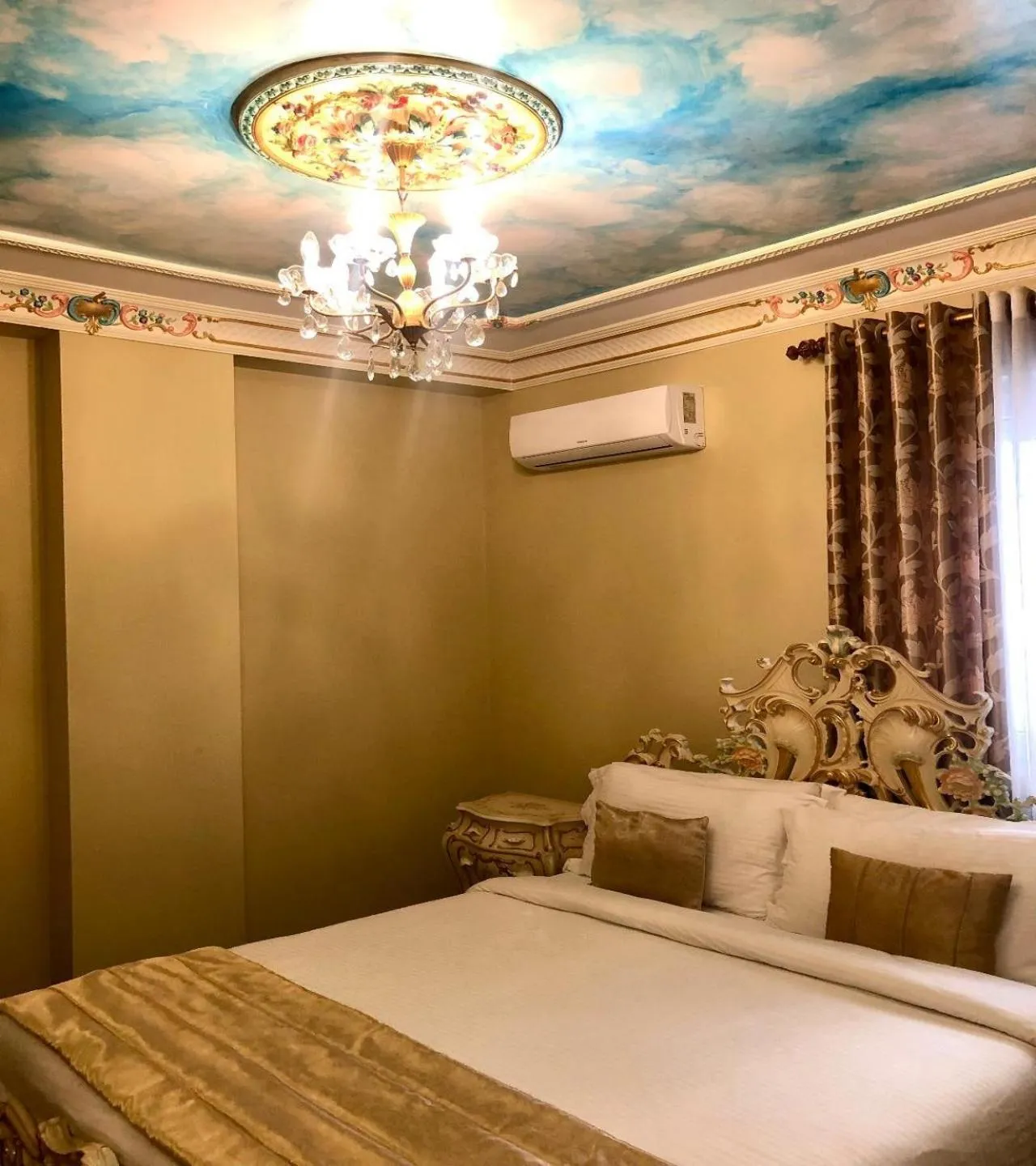 Bed in Hotel Empire Albania