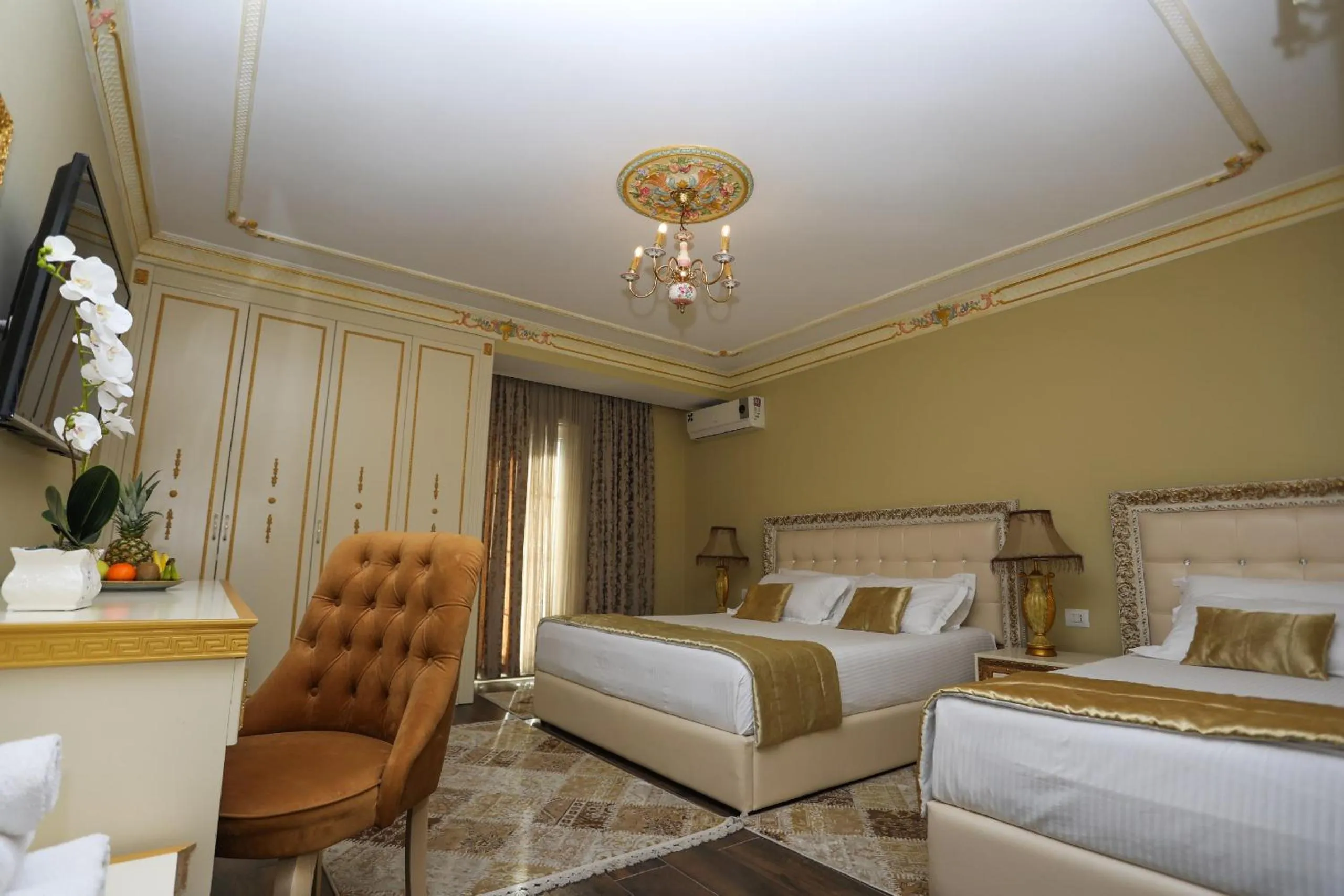 Toilet, Bed in Hotel Empire Albania