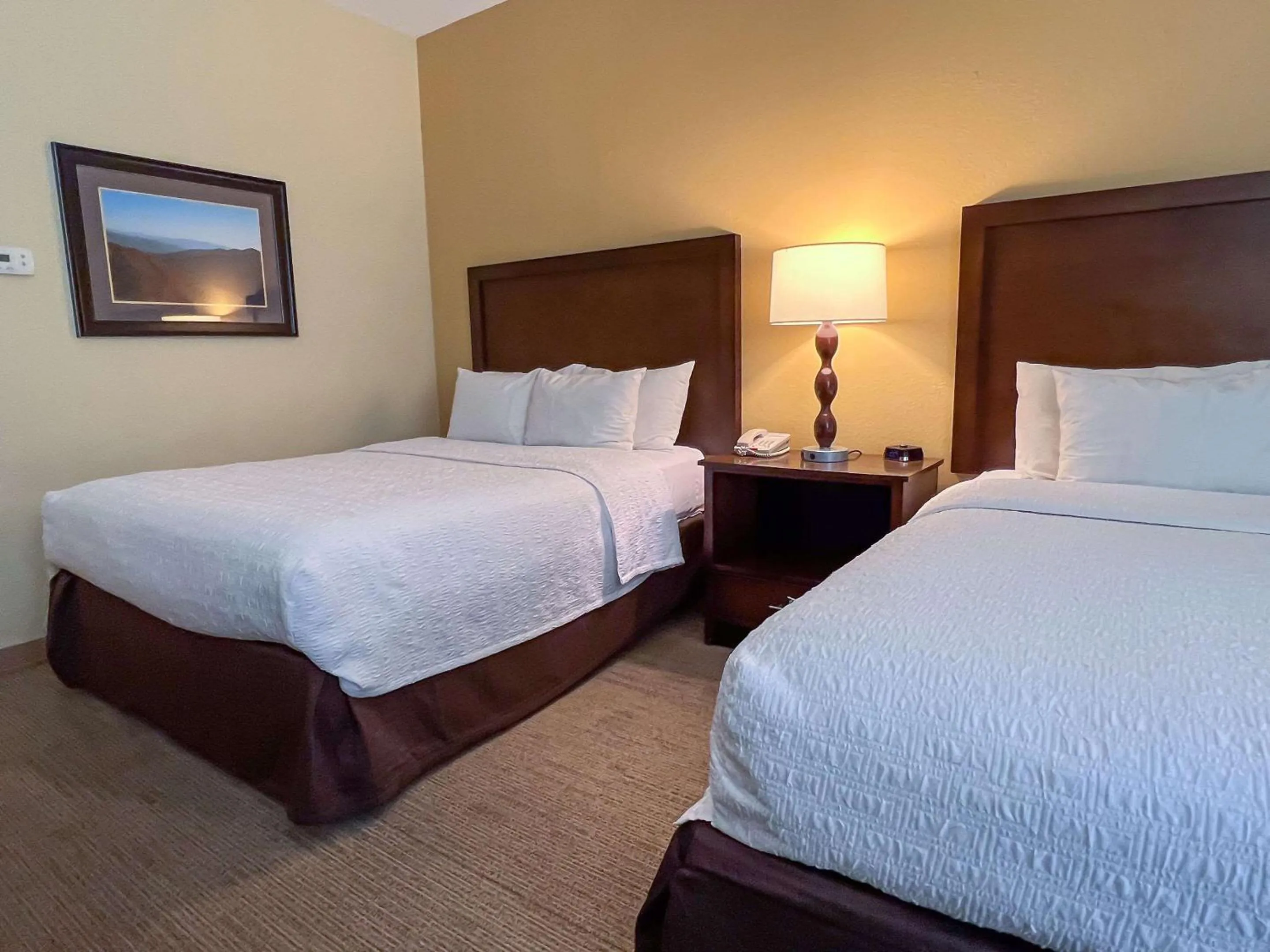Bedroom, Bed in Cherokee Inn