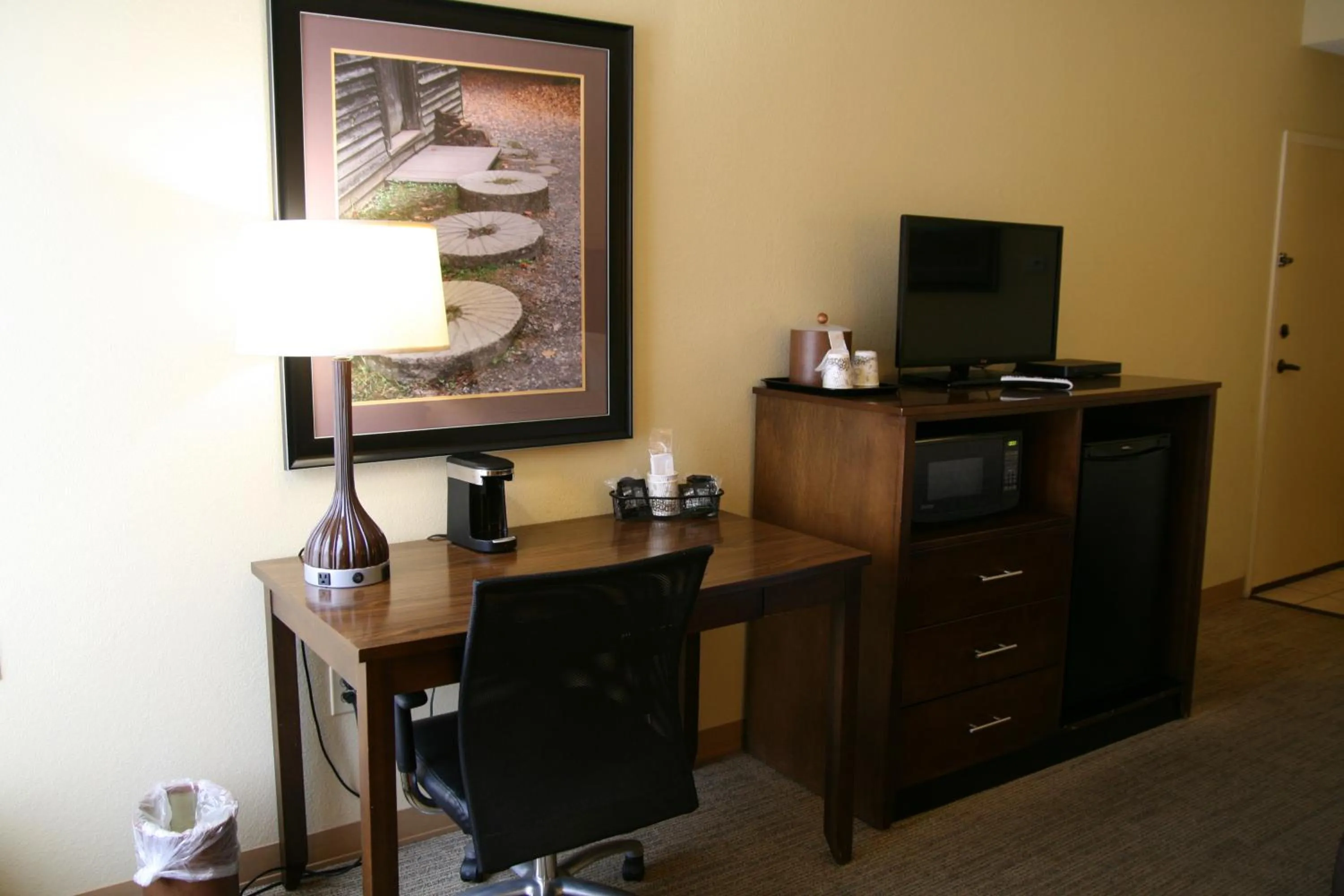 Coffee/tea facilities in Cherokee Inn