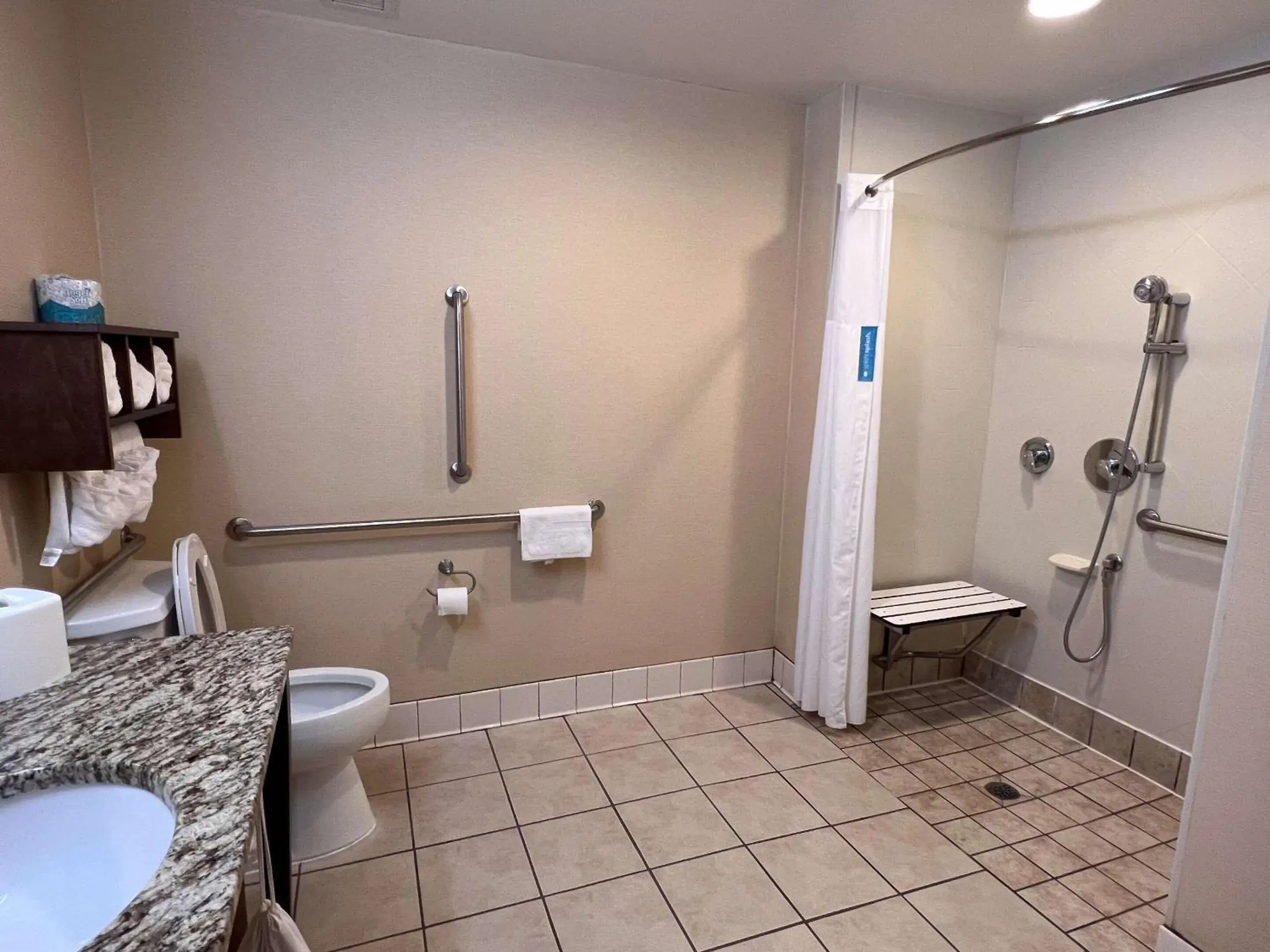 Bedroom in Cherokee Inn Bedroom in Cherokee Inn