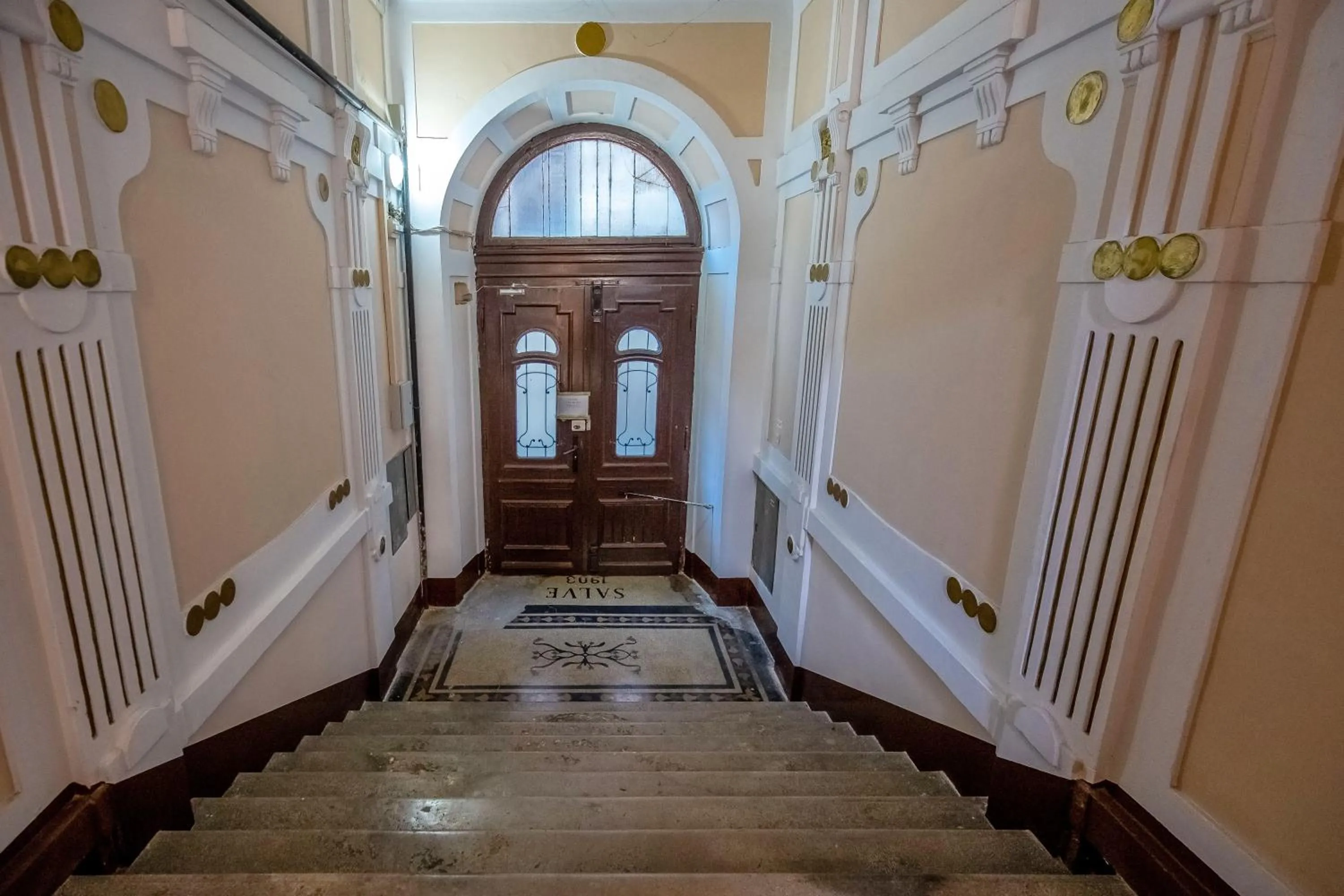 Facade/entrance in Number 1 Deluxe Apartments