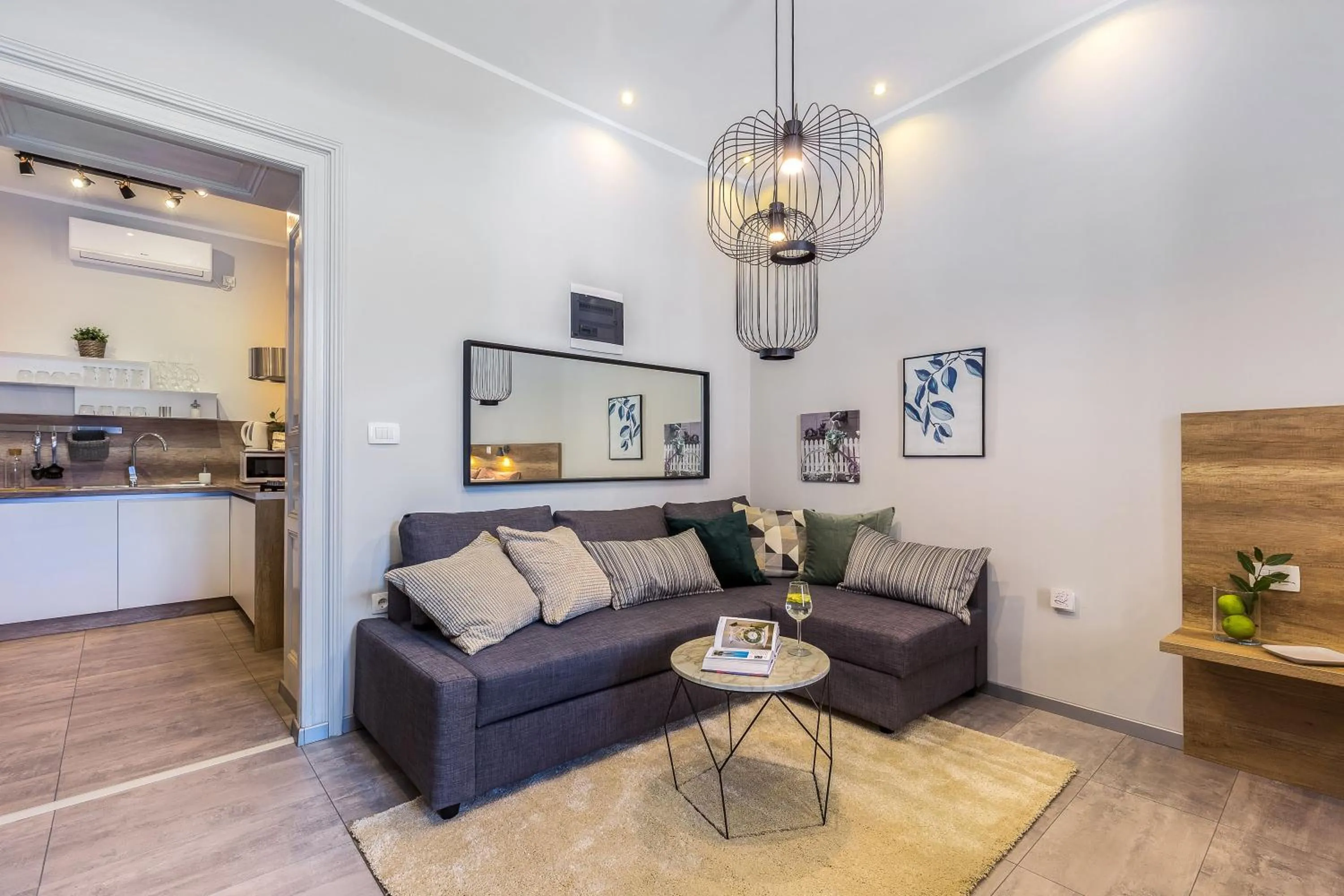 TV and multimedia in Number 1 Deluxe Apartments