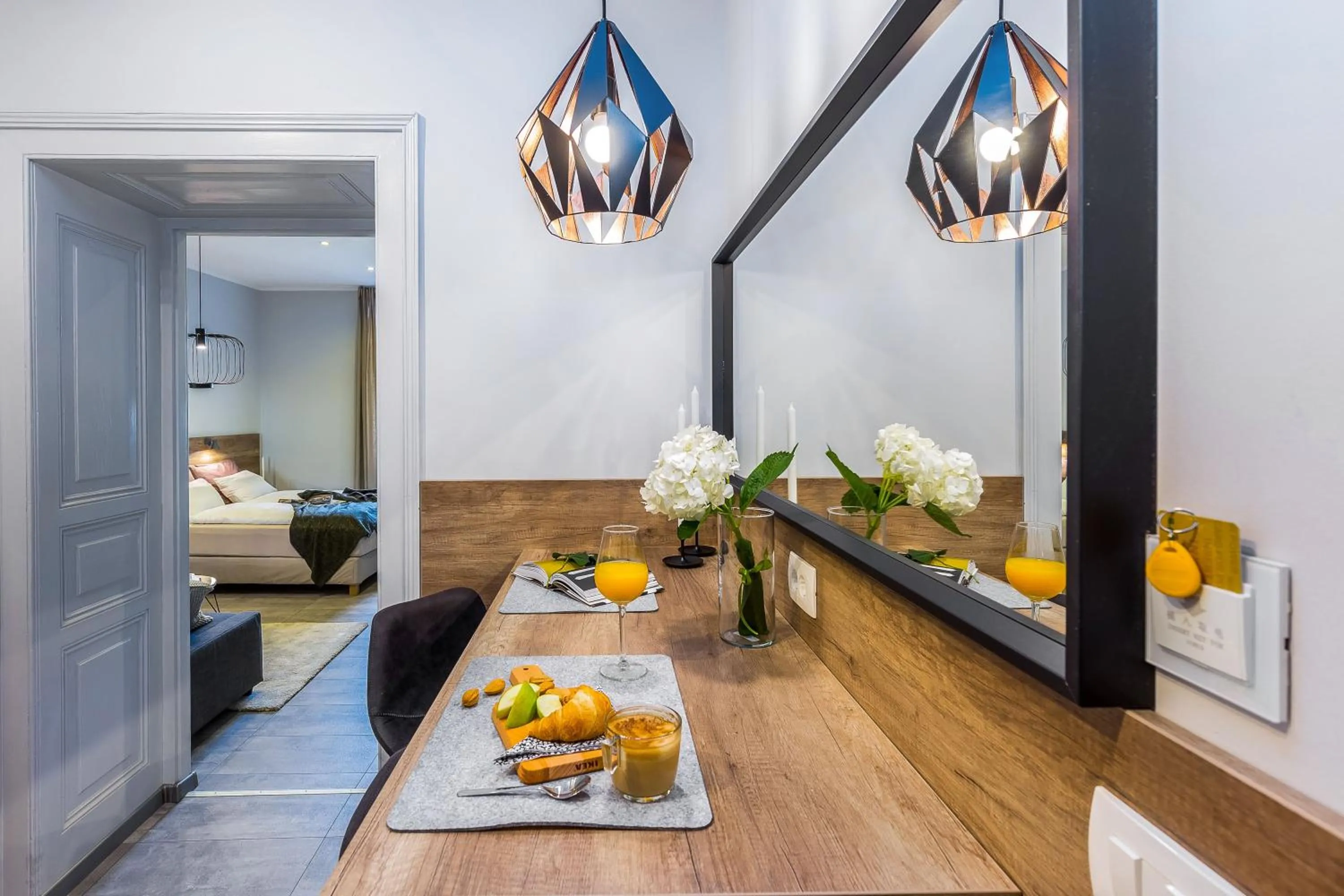 Coffee/tea facilities, Bed in Number 1 Deluxe Apartments