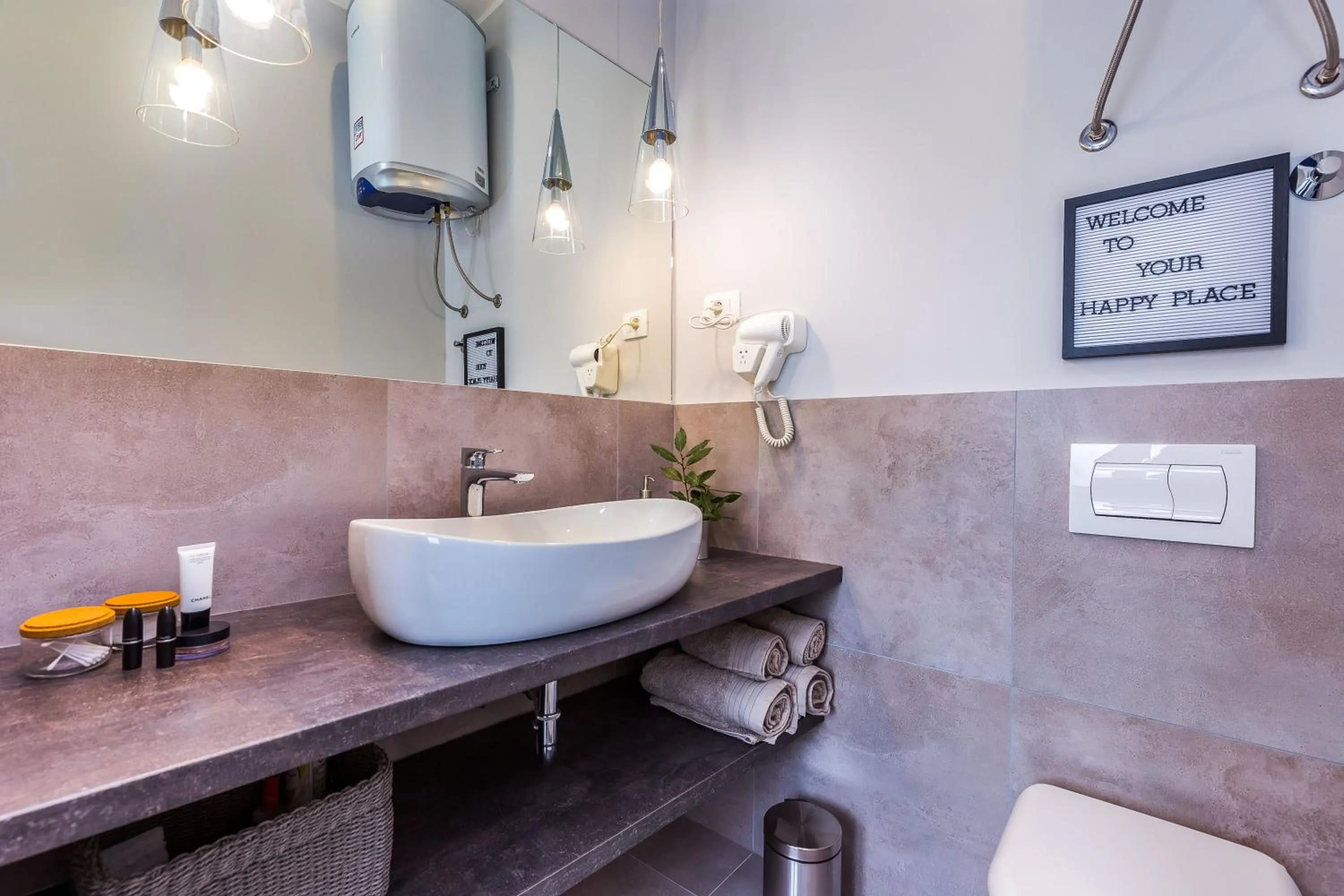 Bathroom in Number 1 Deluxe Apartments