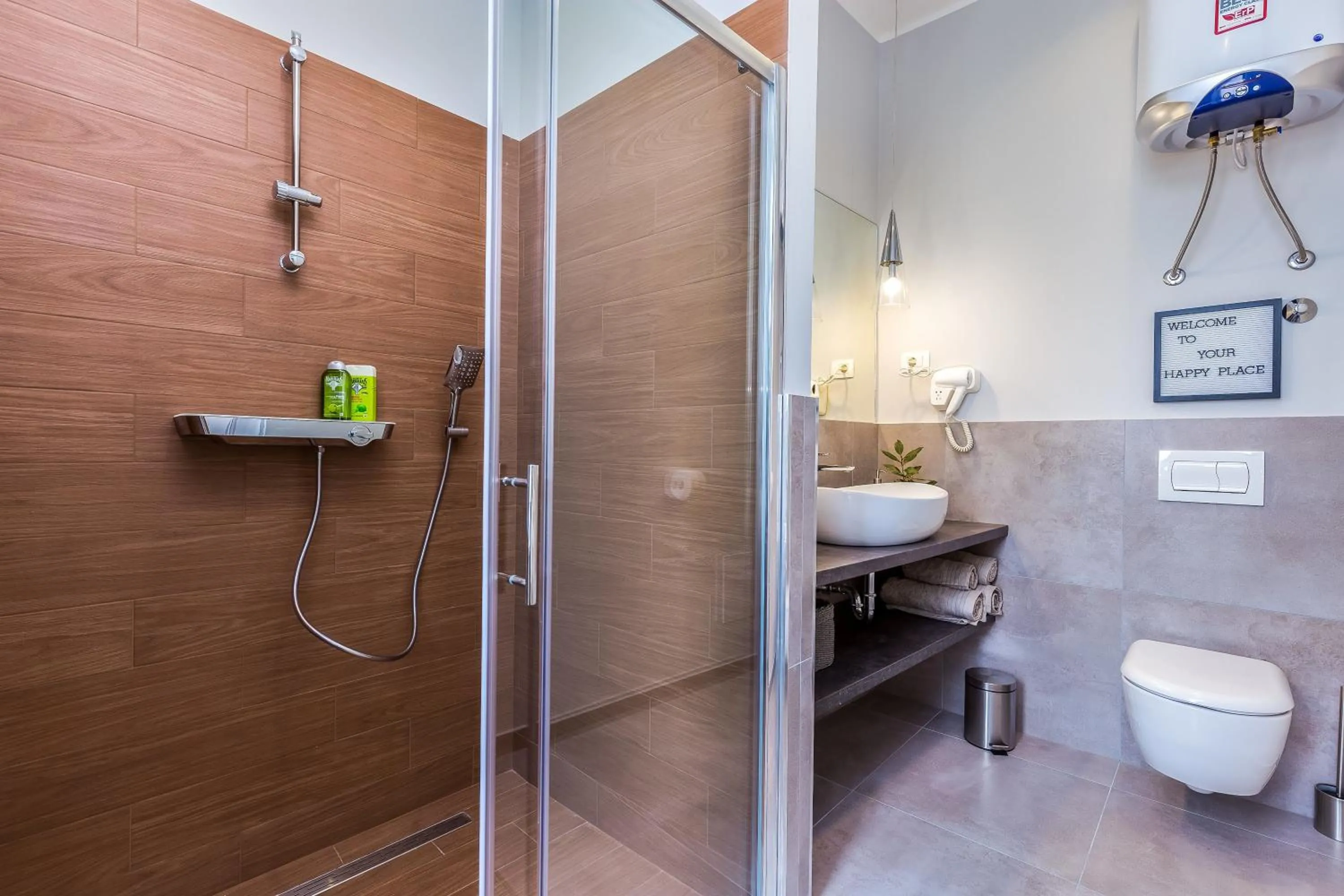 Bathroom in Number 1 Deluxe Apartments