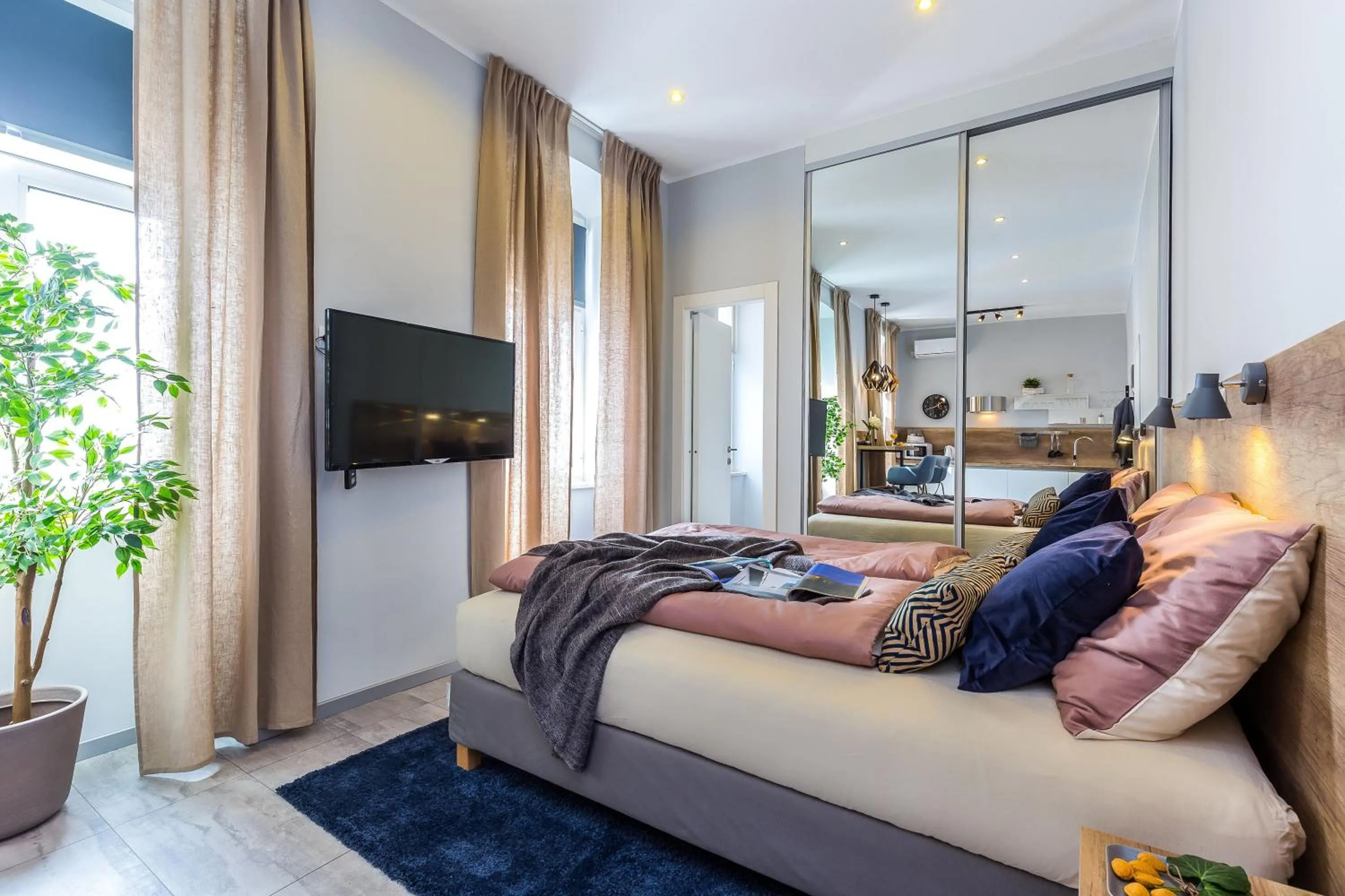 TV and multimedia, Bed in Number 1 Deluxe Apartments
