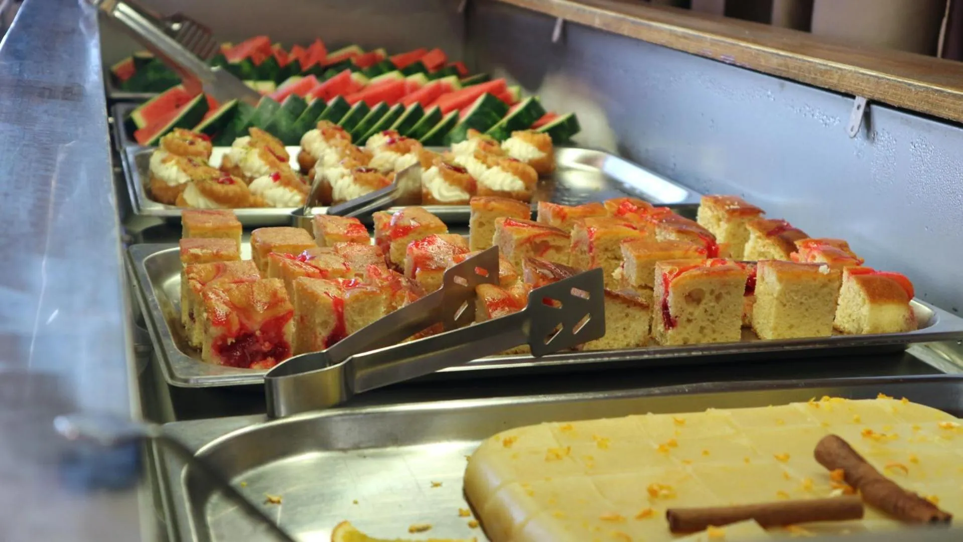 Restaurant/places to eat in Diogenis Blue Palace