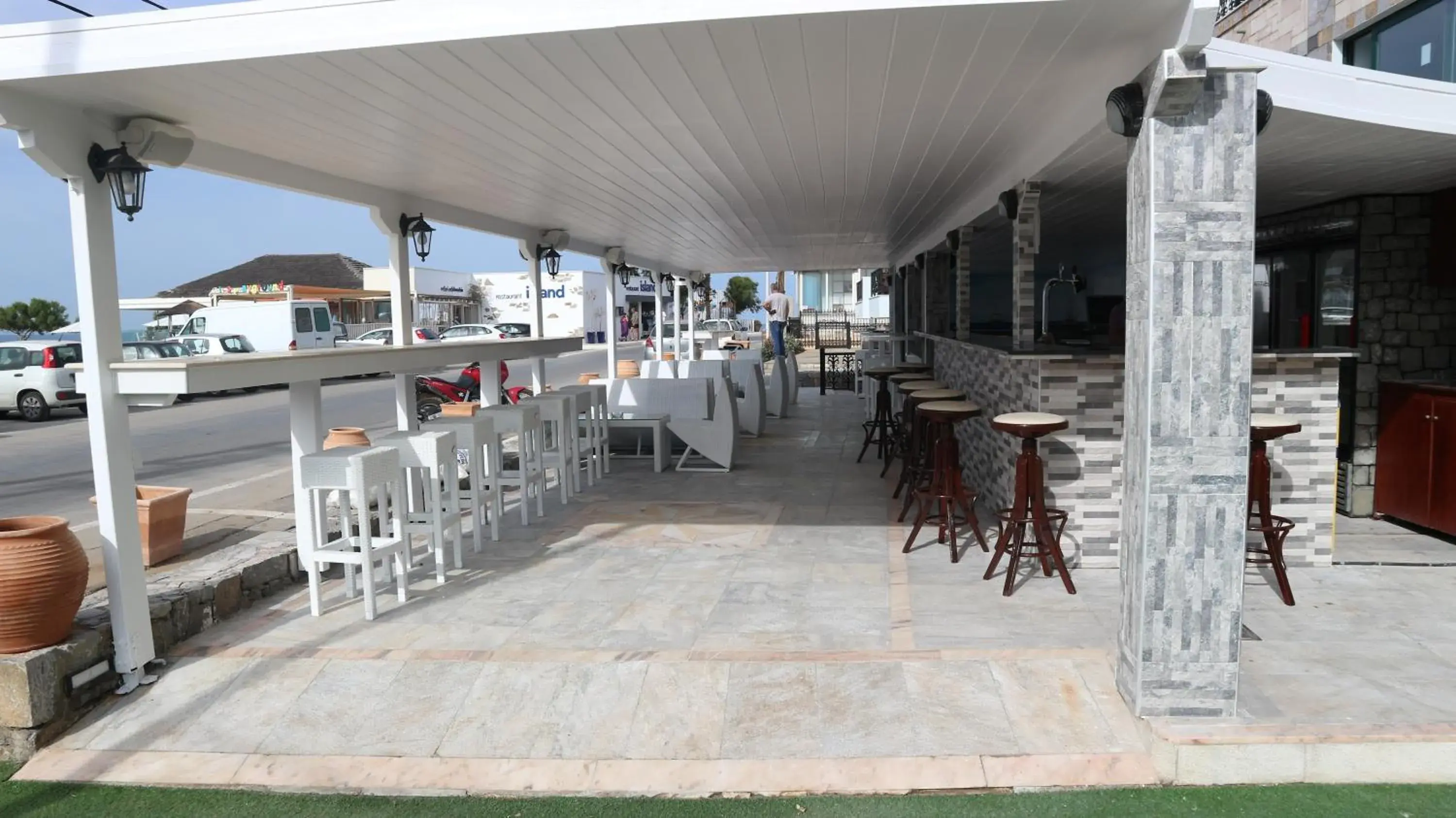 Property building in Diogenis Blue Palace Property building in Diogenis Blue Palace