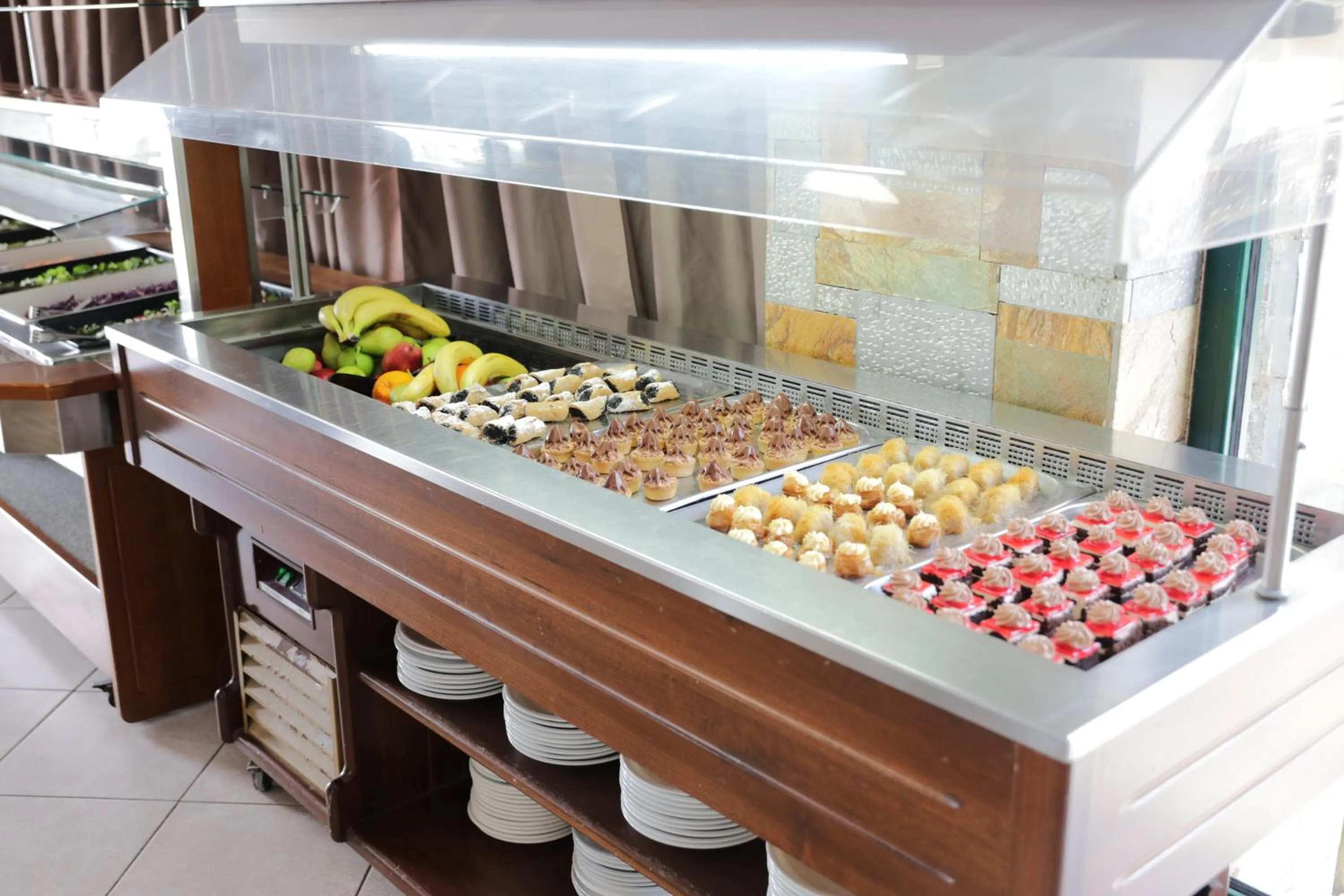 Restaurant/places to eat in Diogenis Blue Palace