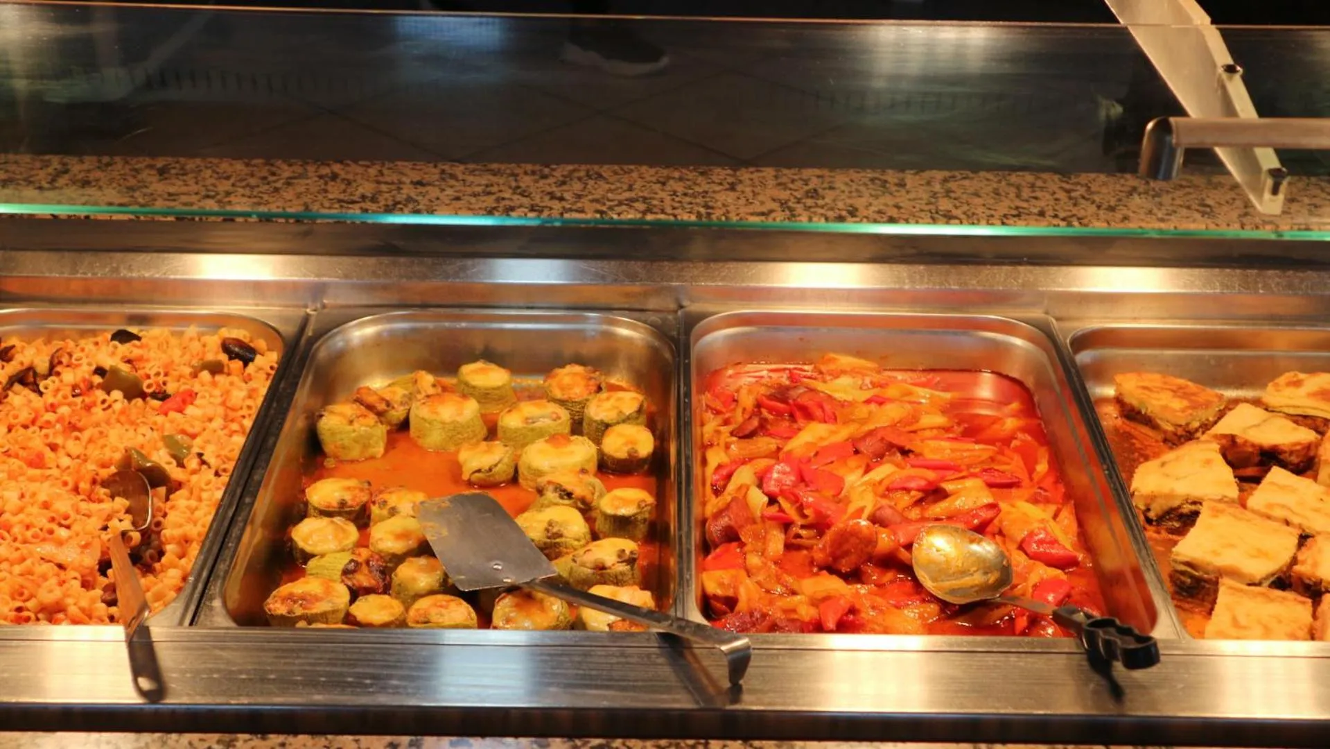 Restaurant/places to eat in Diogenis Blue Palace