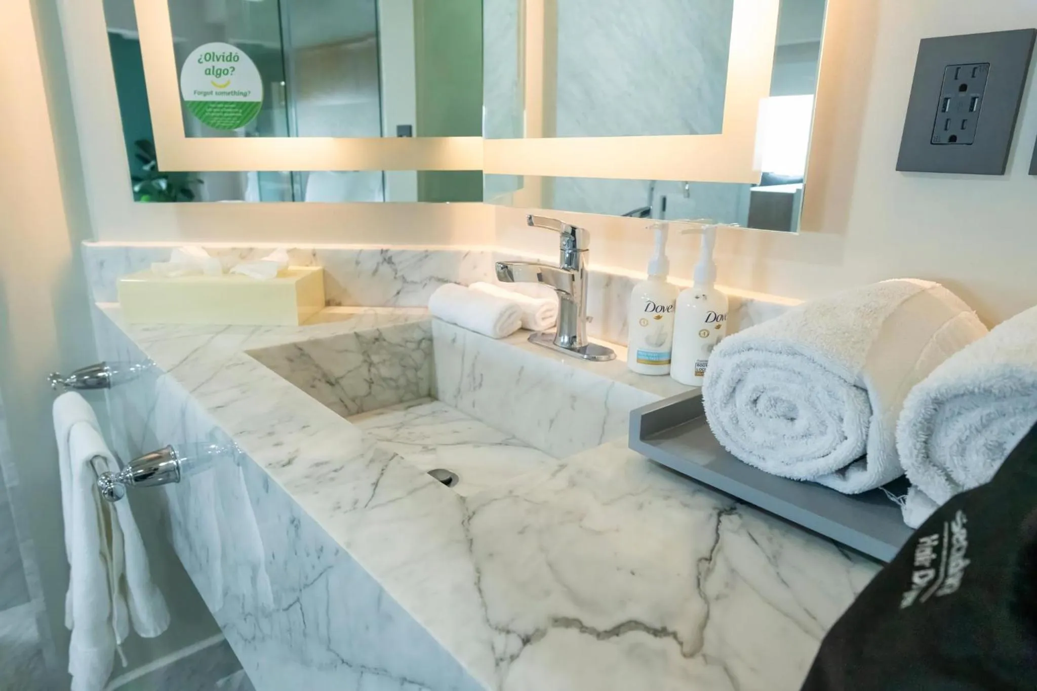 Photo of the whole room, Bed in Holiday Inn Uruapan by IHG