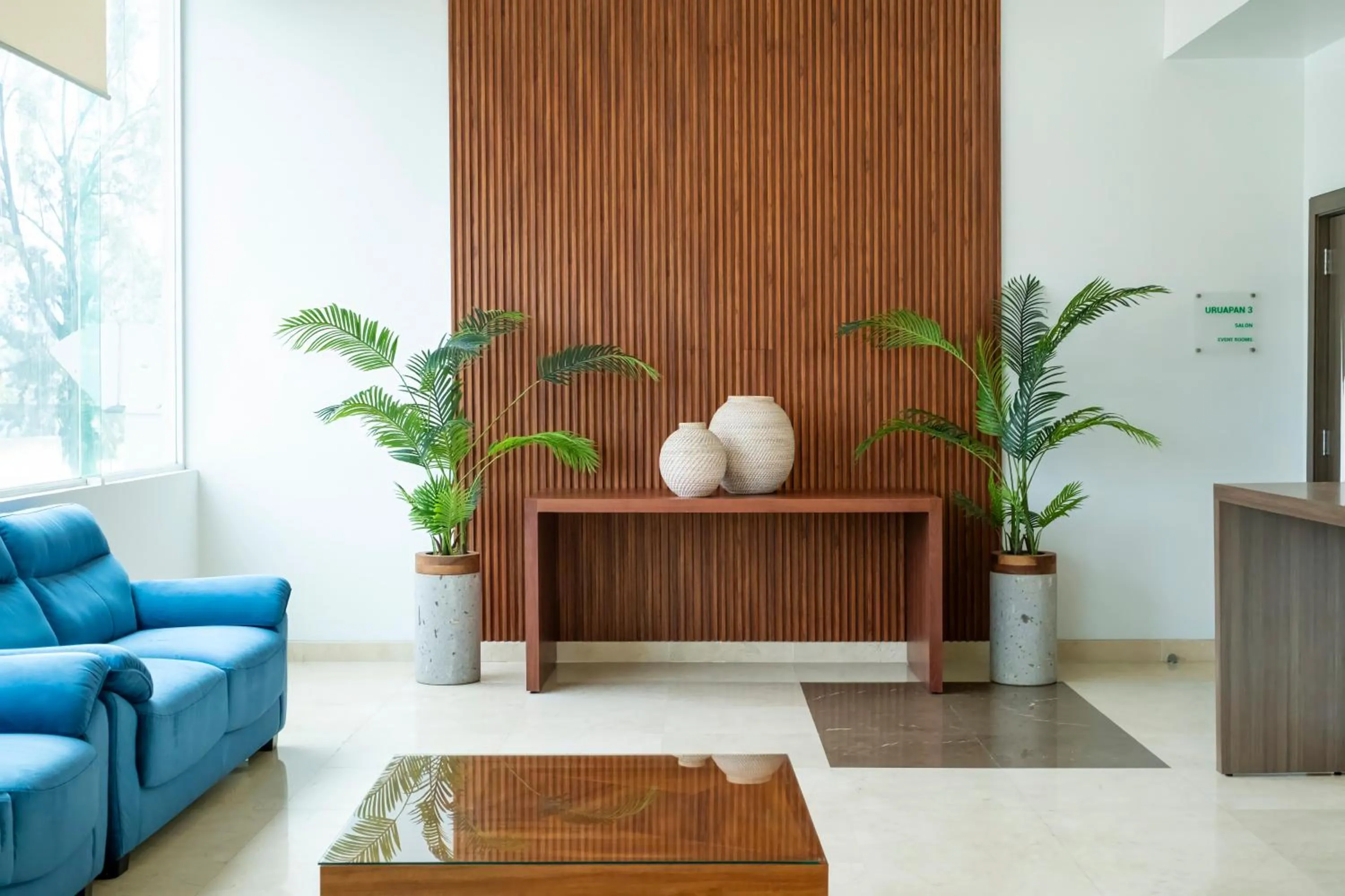 Living room in Holiday Inn Uruapan by IHG