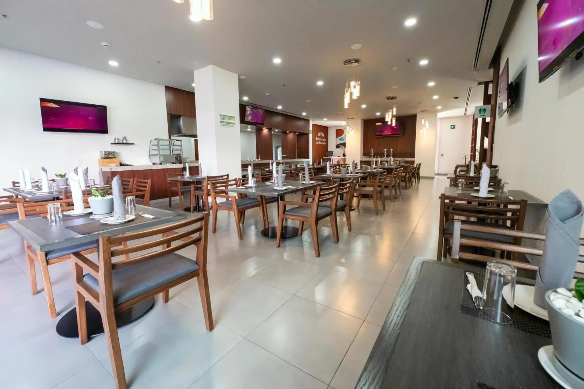 Restaurant/places to eat in Holiday Inn Uruapan by IHG