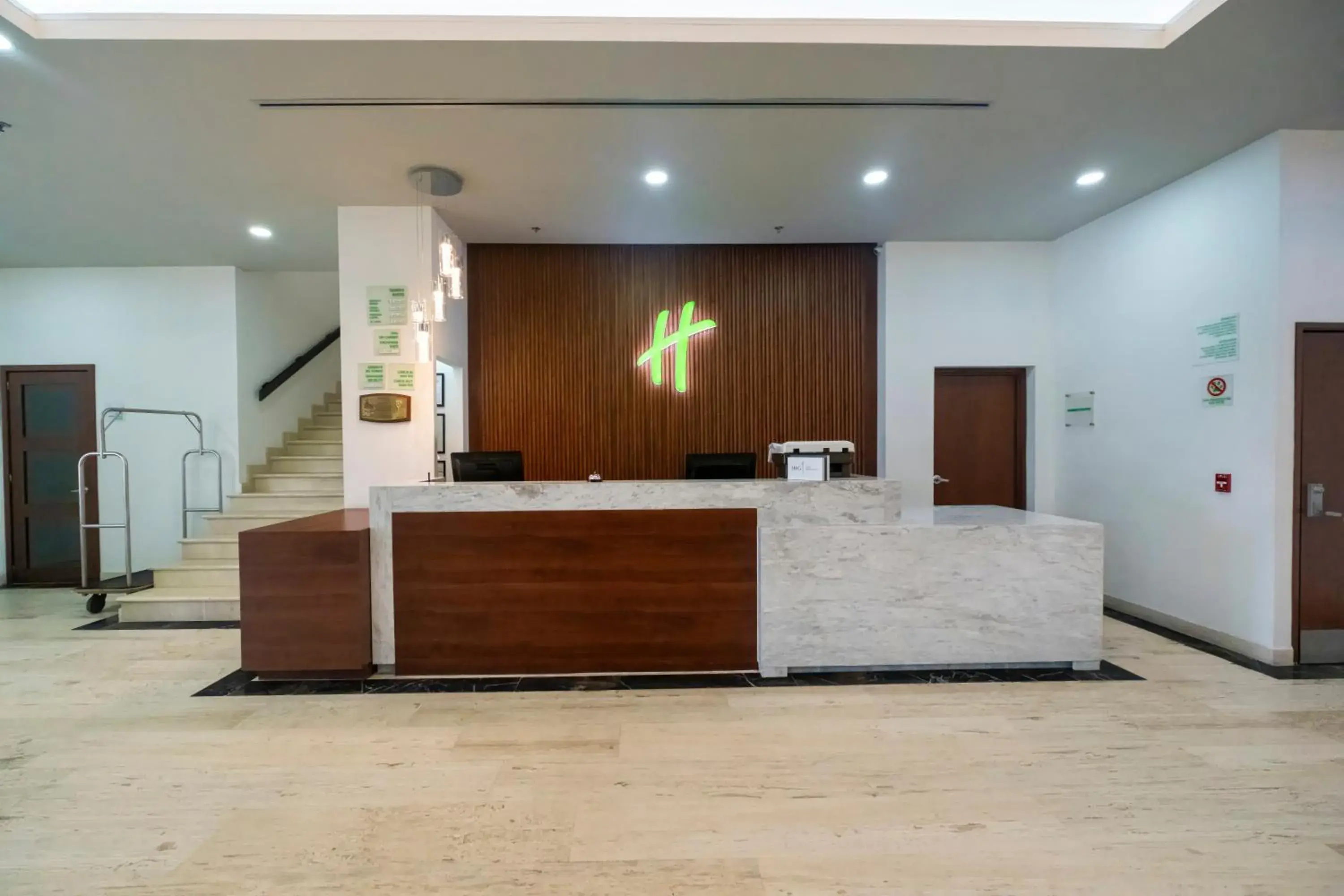 Lobby or reception in Holiday Inn Uruapan by IHG Lobby or reception in Holiday Inn Uruapan by IHG