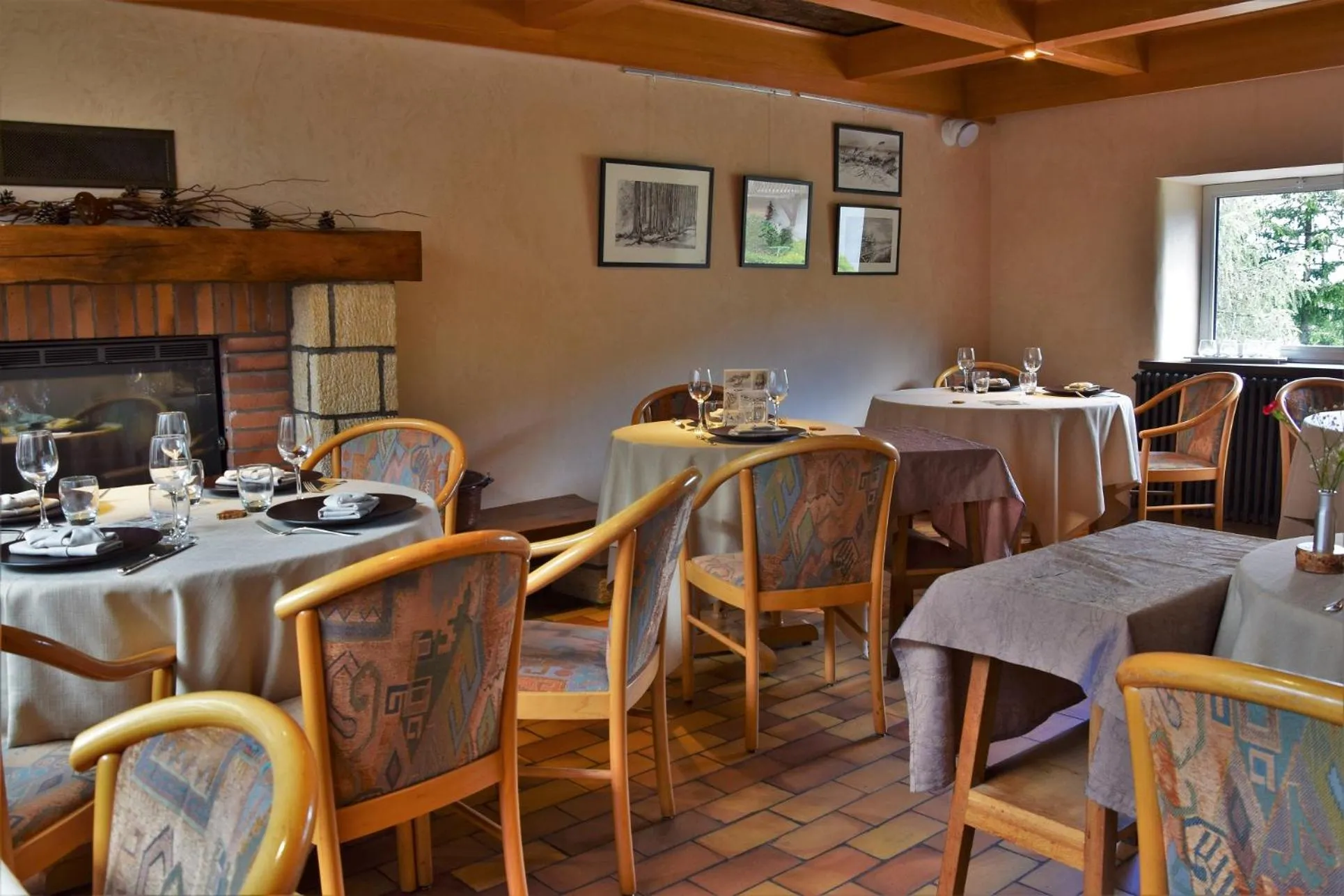 Restaurant/places to eat in Hotel le Chalet