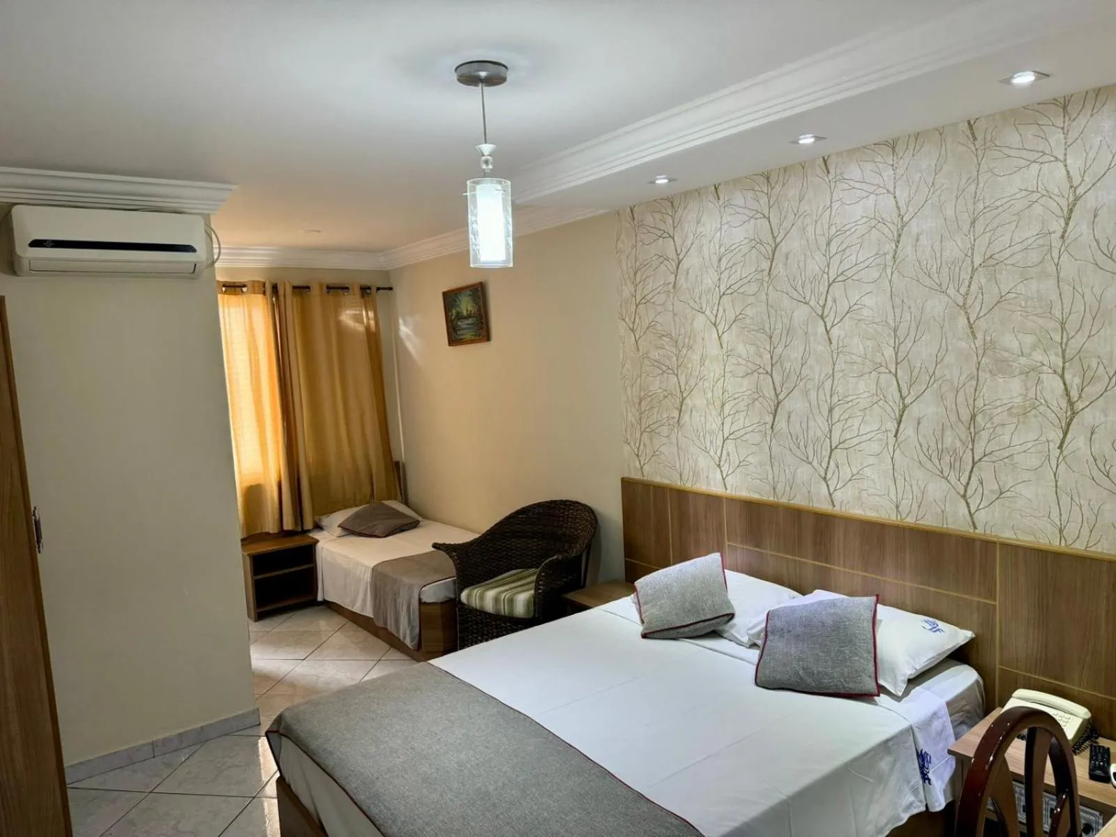 Bed in San Francisco Plazza Hotel