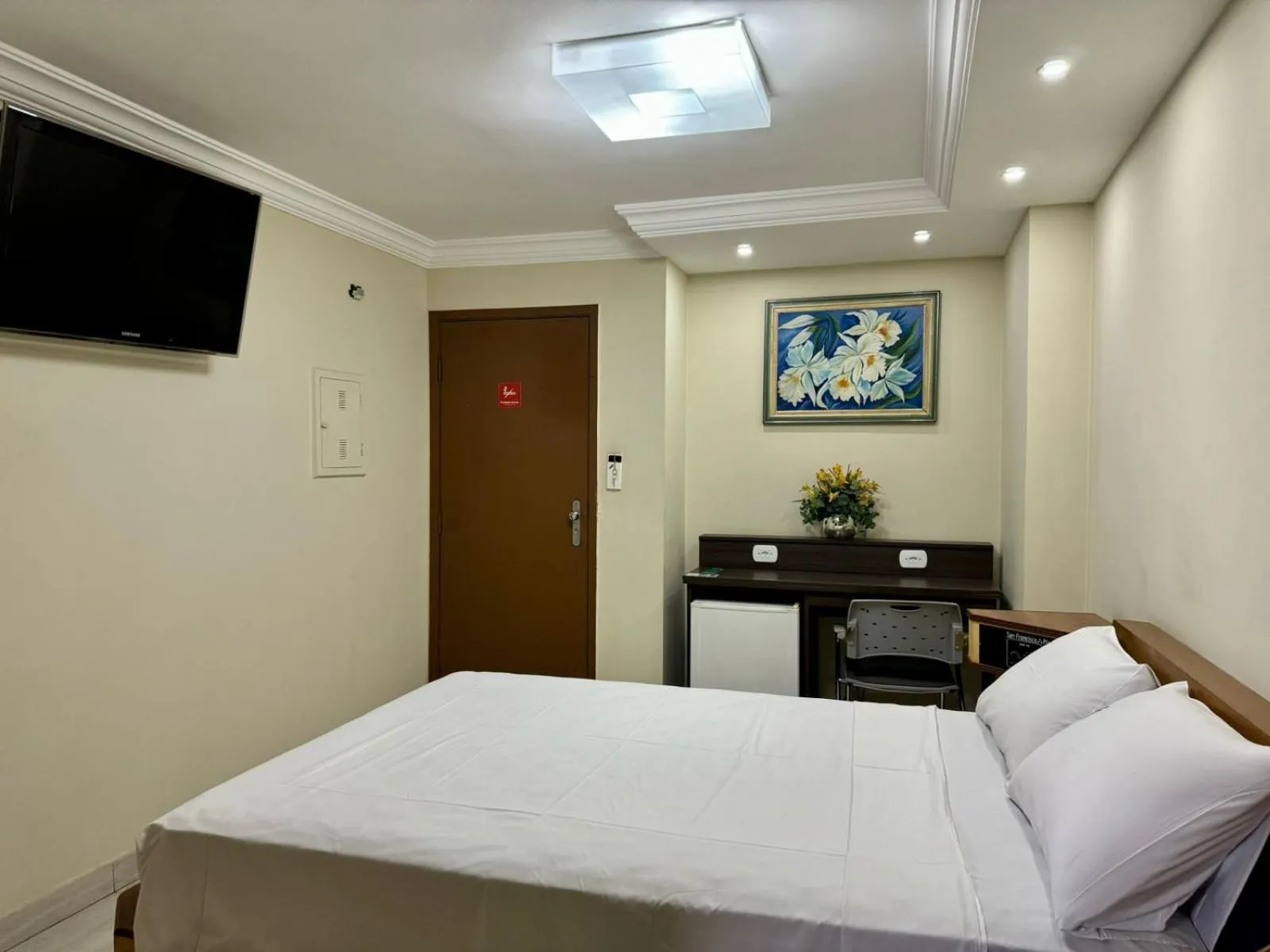 Bed in San Francisco Plazza Hotel