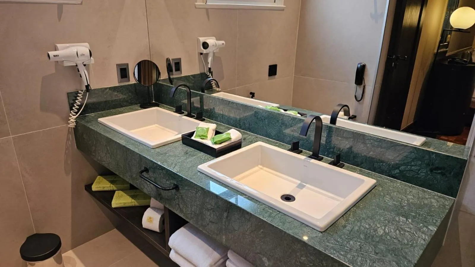 Bathroom in Hotel Glória Resort & Convention