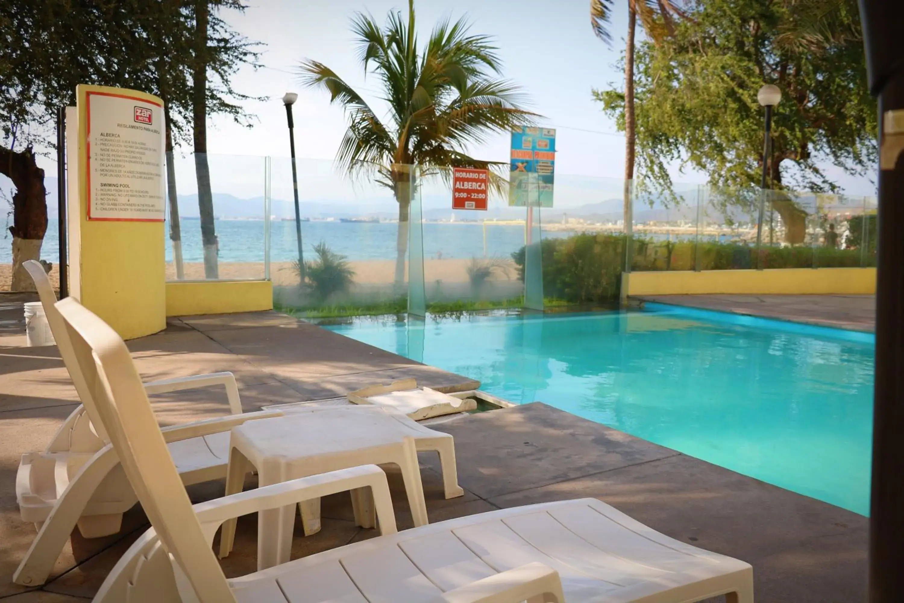 Swimming pool in Zar Manzanillo Swimming pool in Zar Manzanillo