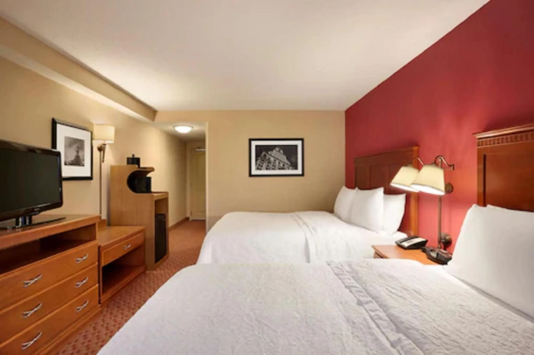 Bath, Bed in Hampton Inn & Suites East Hartford