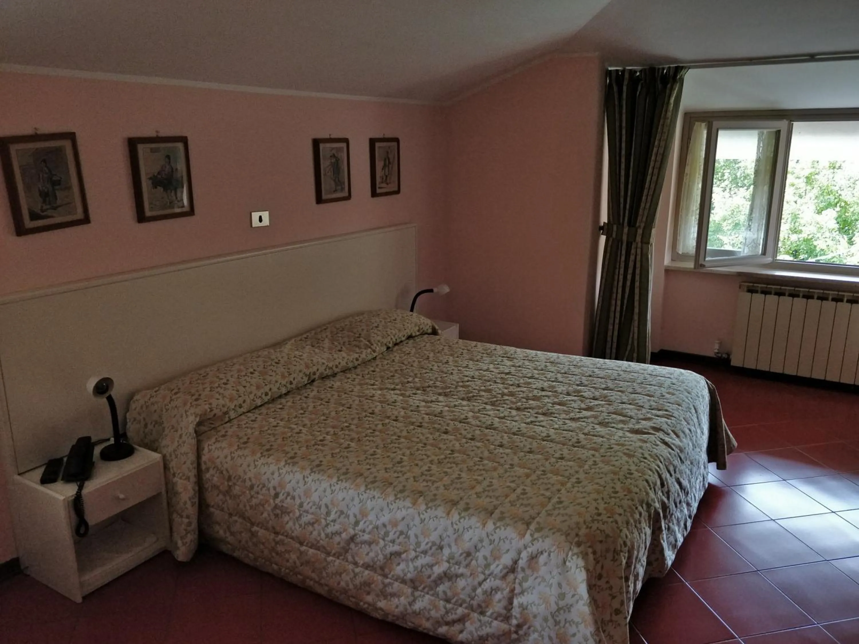 Bed in Hotel Barolo Classico