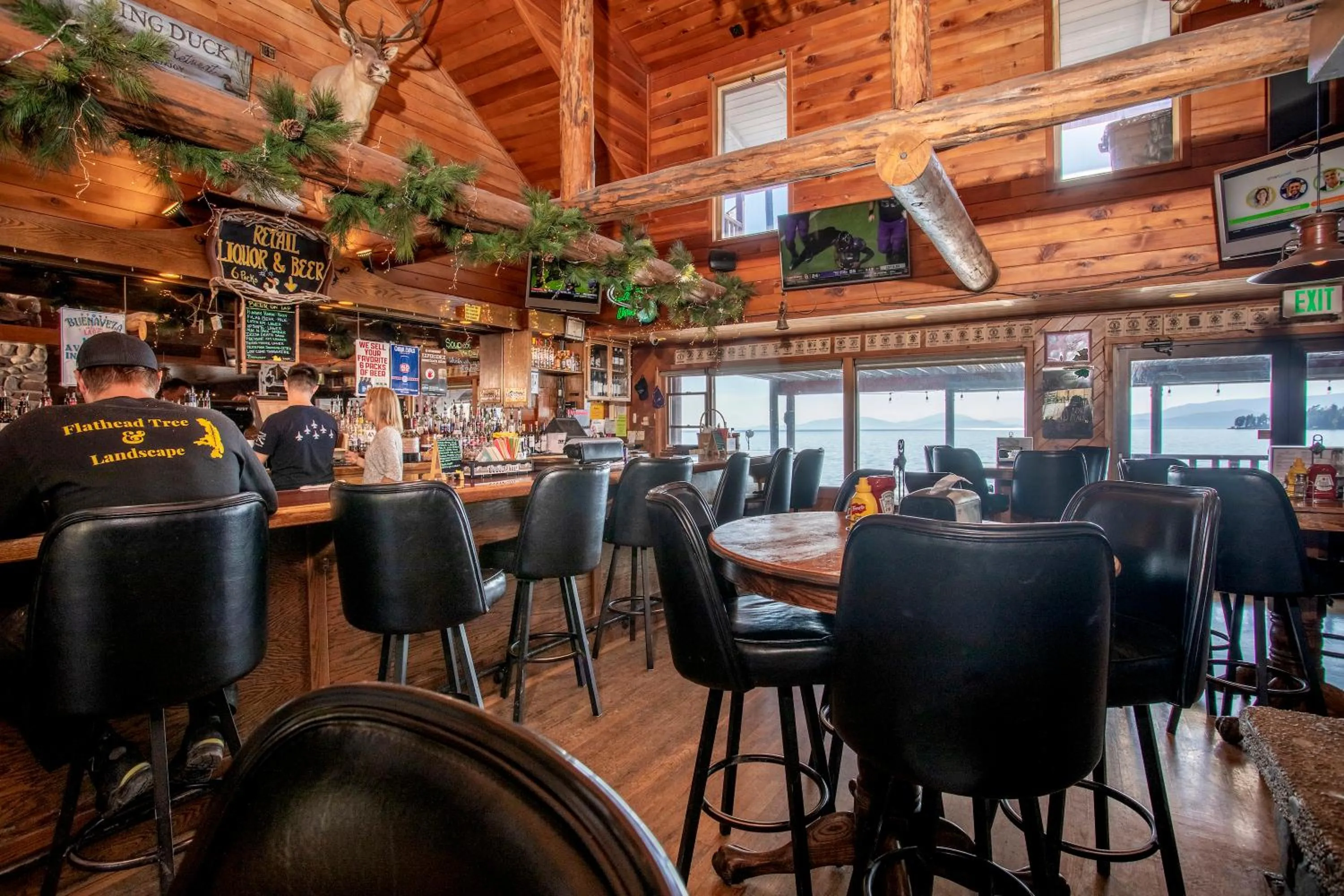 Restaurant/places to eat in The Islander Inn