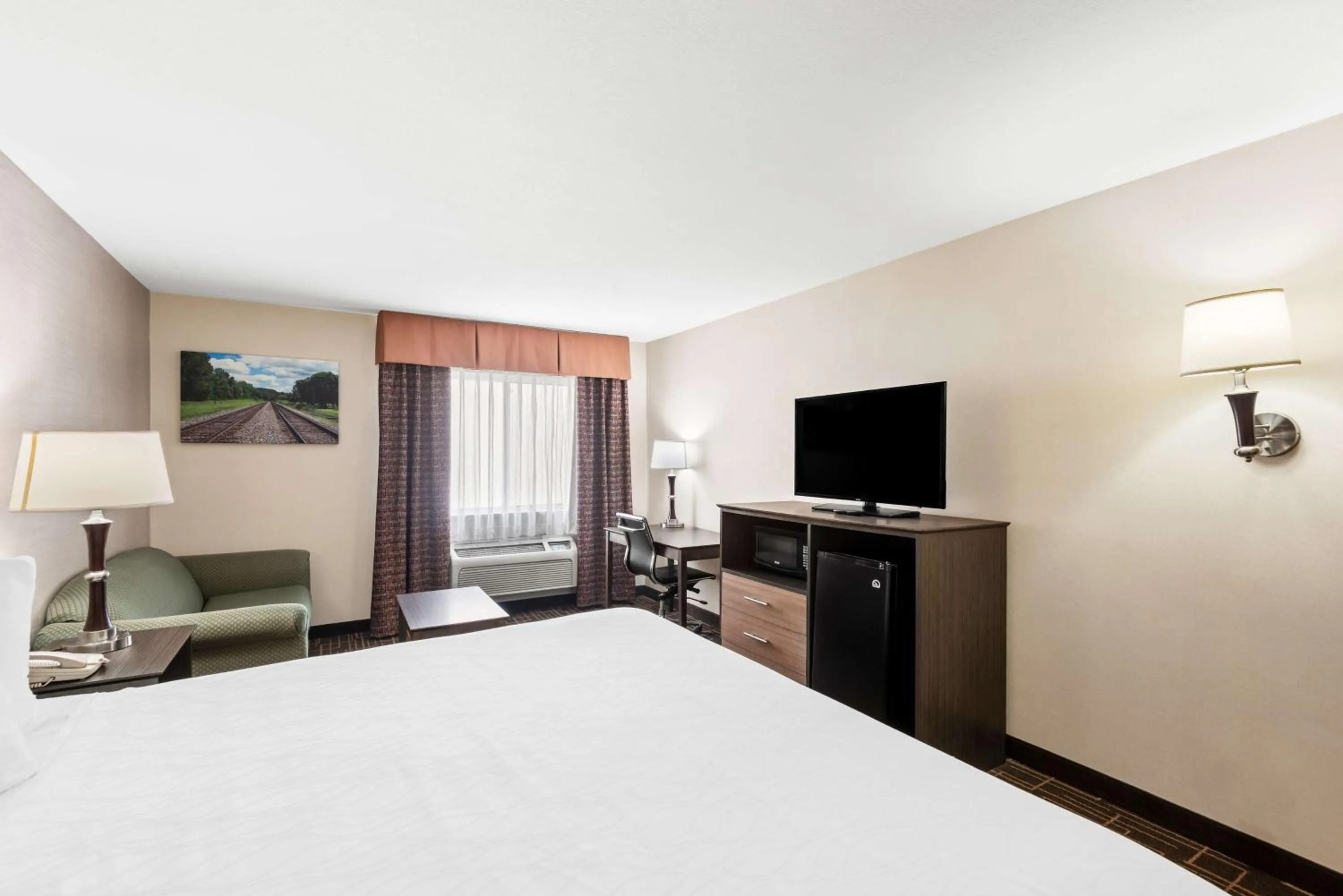 Bedroom, Bed in Best Western Airport Inn