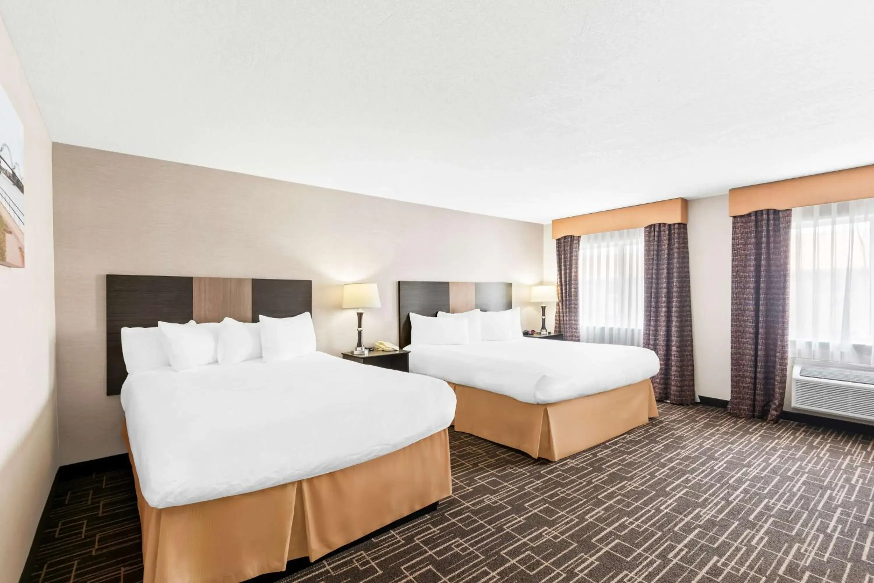 Large Room with One King and One Queen Bed in Best Western Airport Inn Large Room with One King and One Queen Bed in Best Western Airport Inn