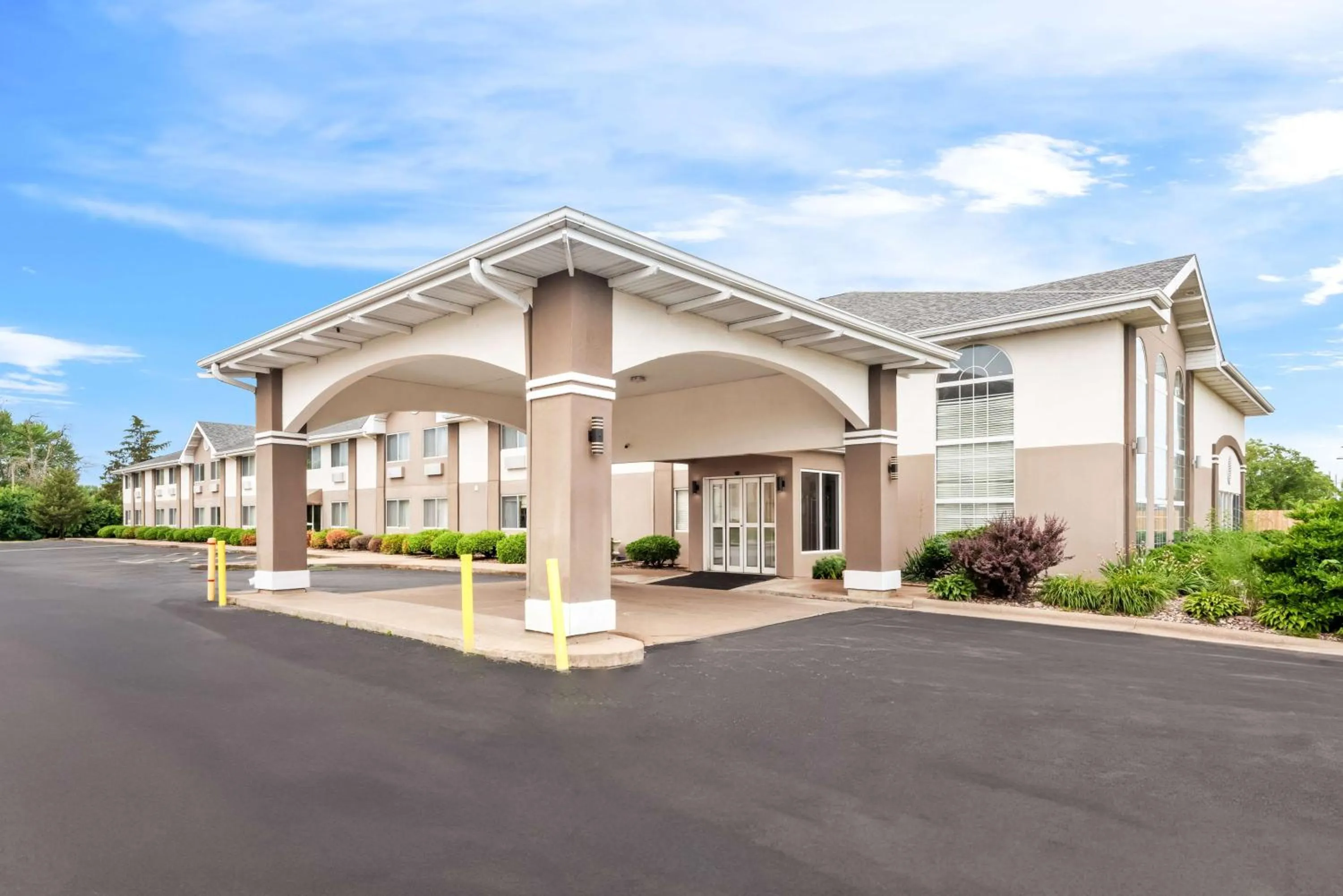 Property building in Best Western Airport Inn