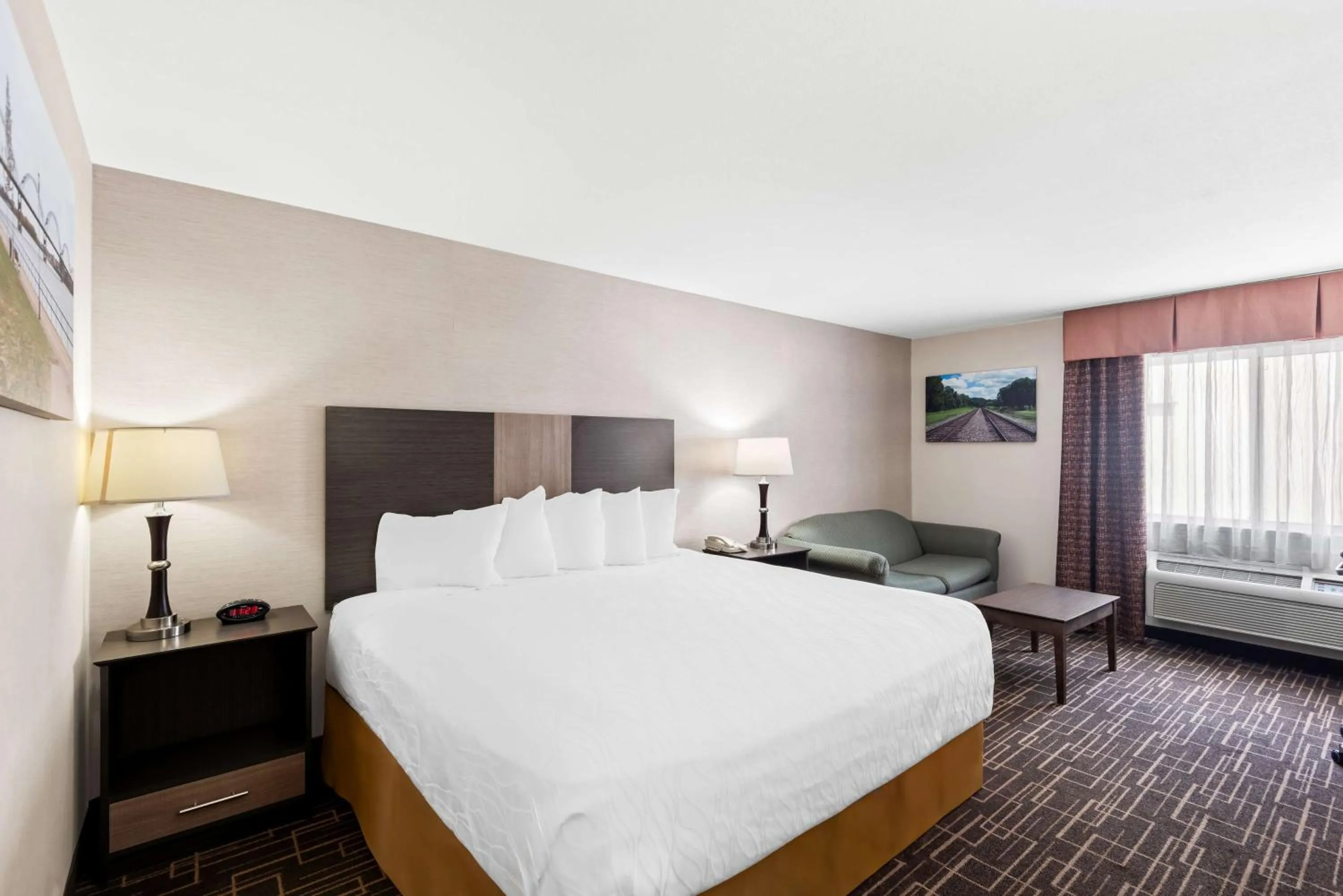 Bedroom, Bed in Best Western Airport Inn