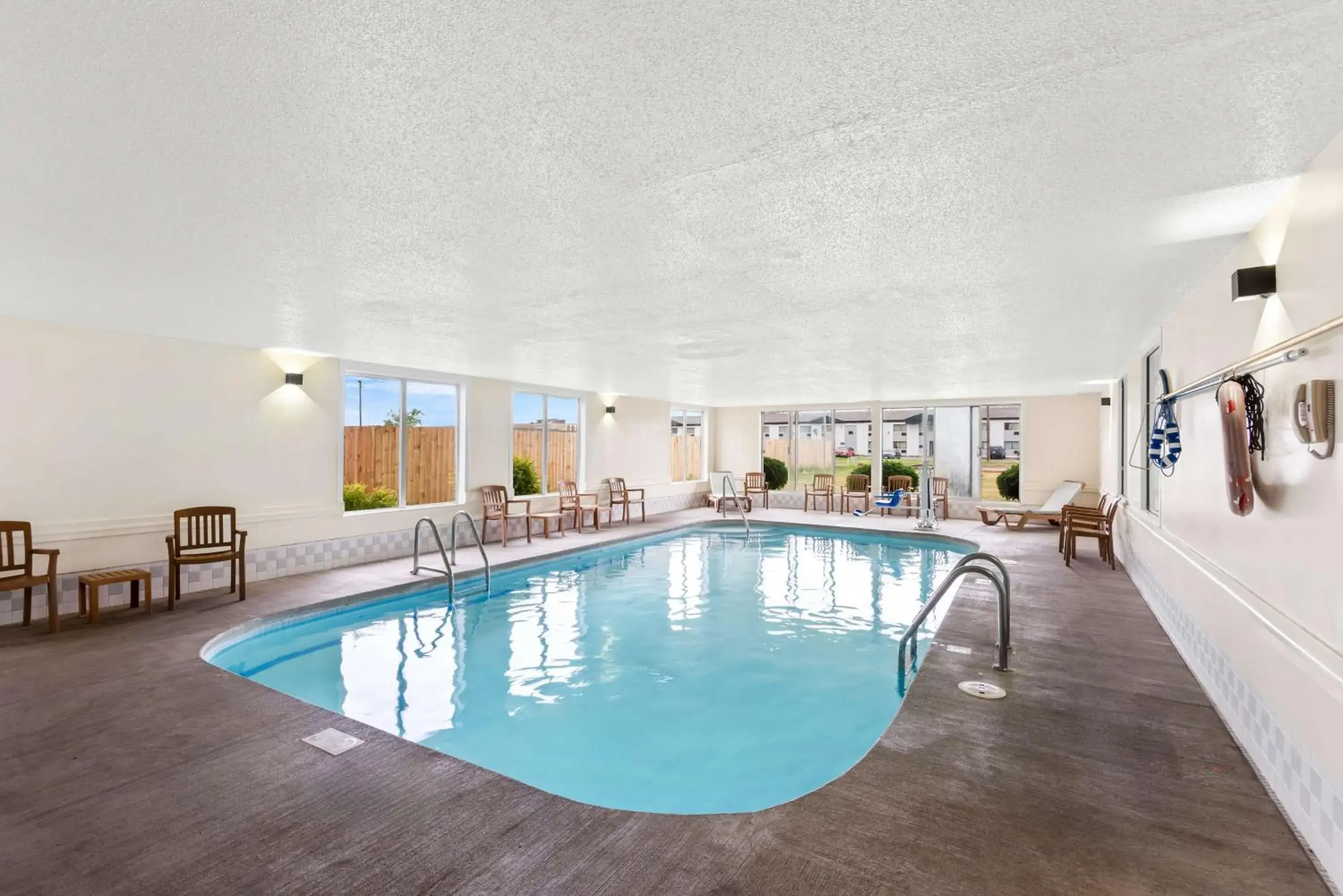 Pool view in Best Western Airport Inn Pool view in Best Western Airport Inn