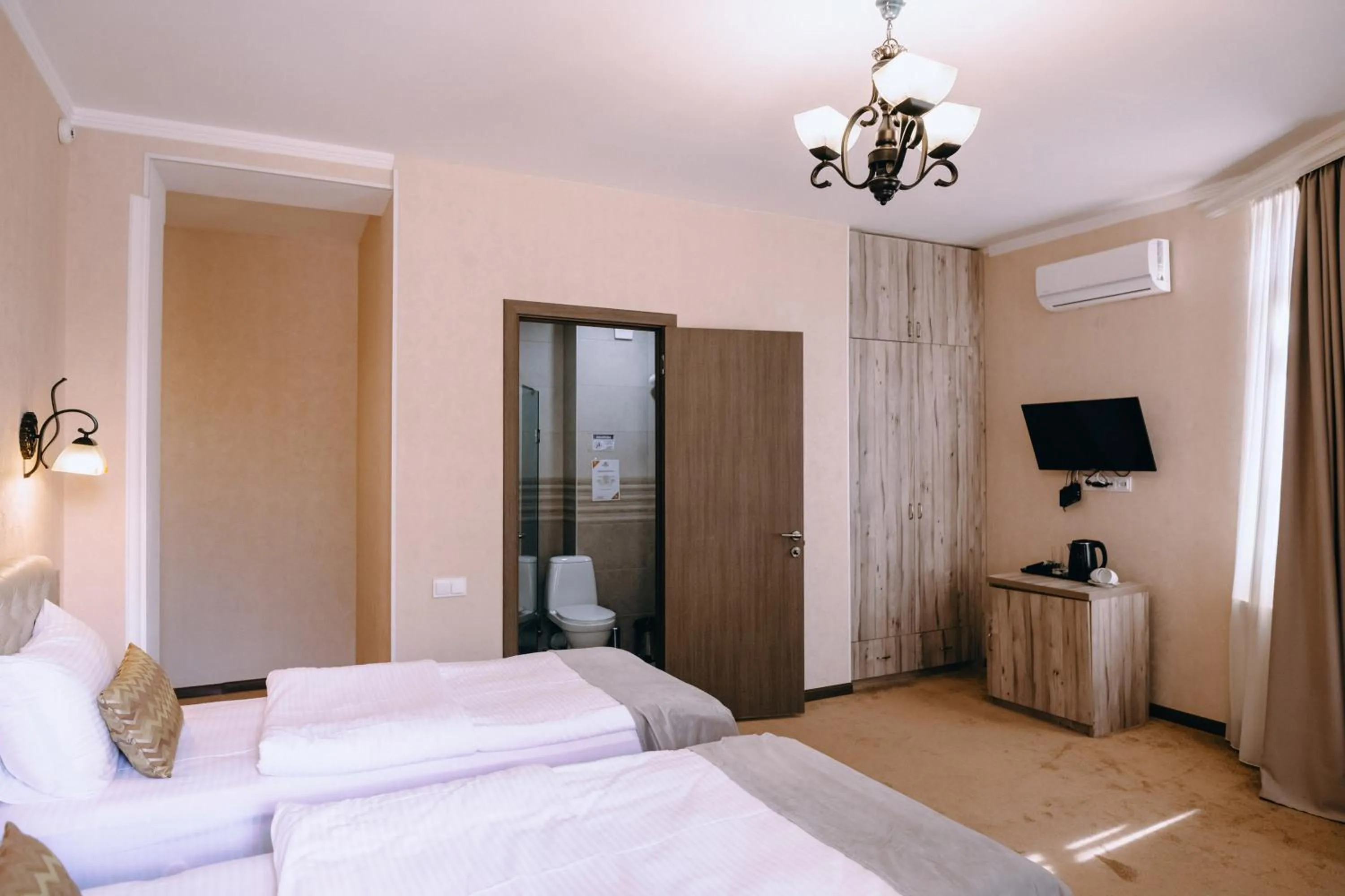 Bed in Hotel Imperial House